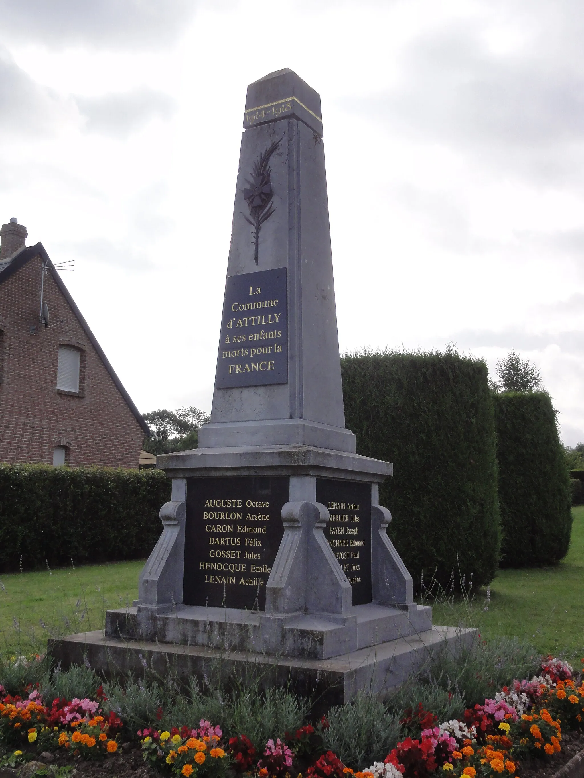 Photo showing: Attilly (Aisne) monument aux morts