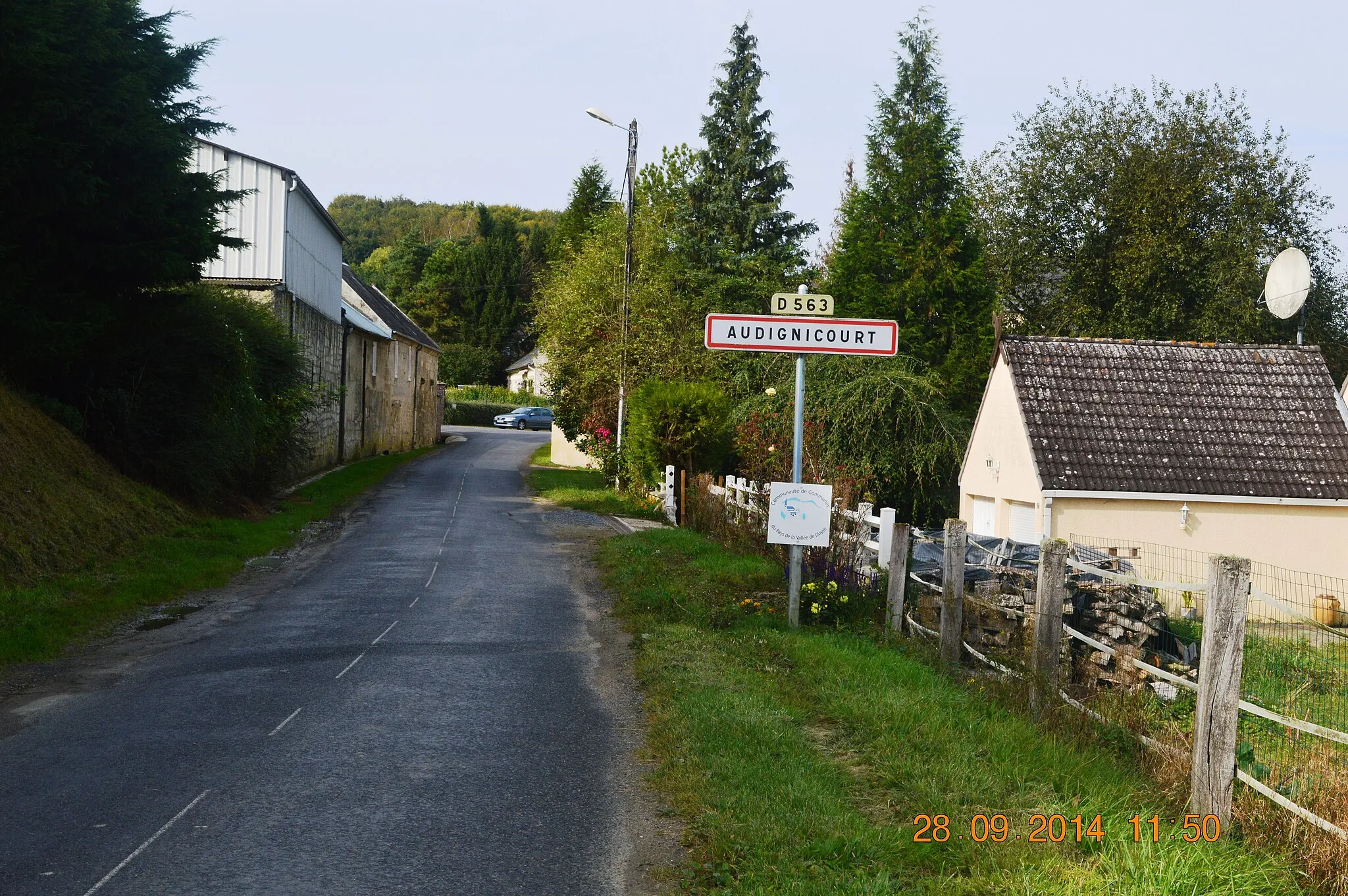 Photo showing: The entry to Audignicourt