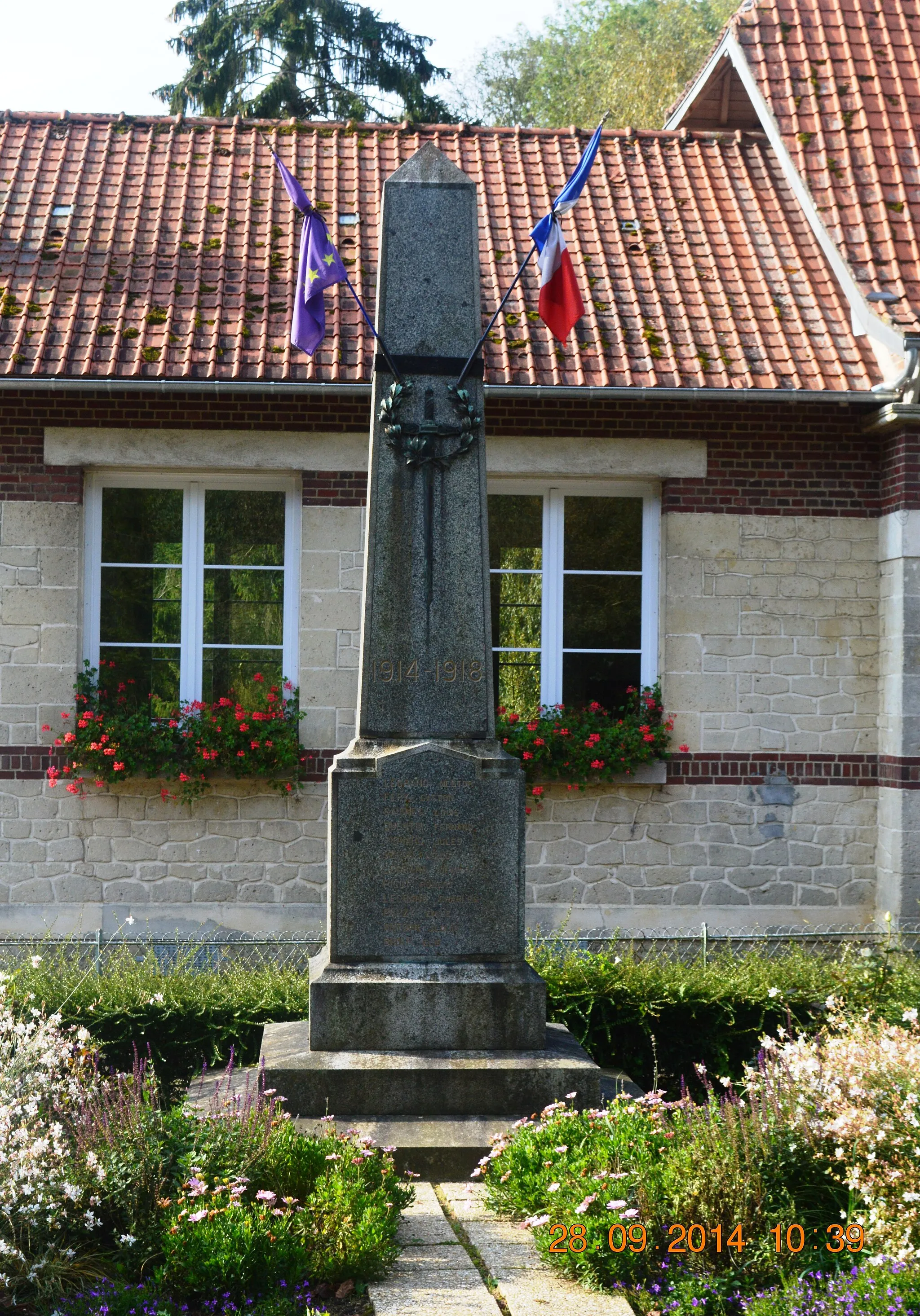 Photo showing: Bassoles-Aulers War Memorial