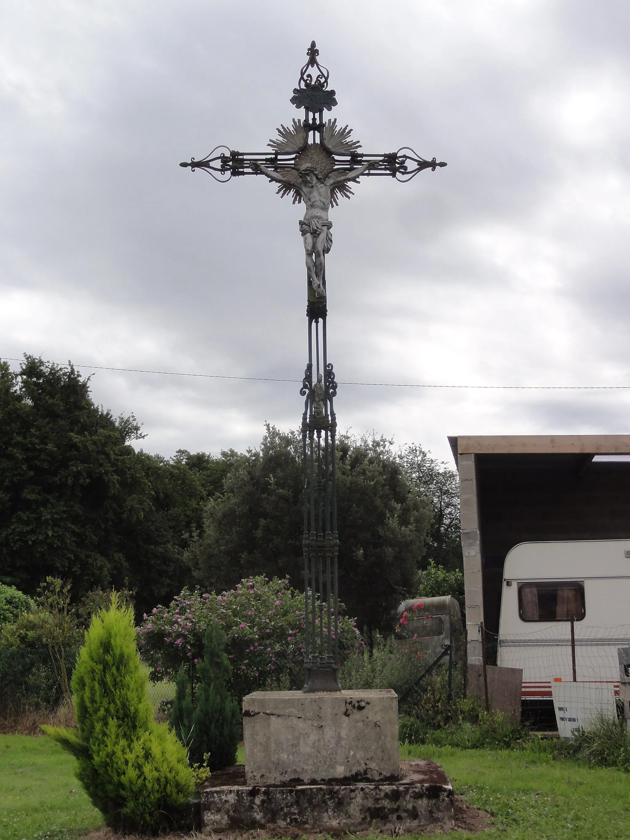 Photo showing: Beaumont-en-Beine (Aisne) croix de chemin