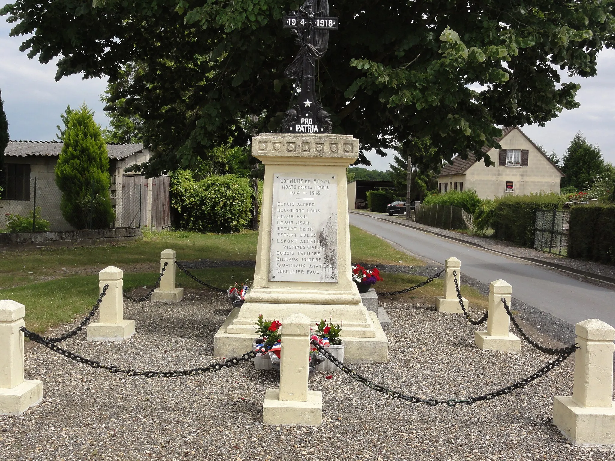 Photo showing: Besmé (Aisne) monument aux morts