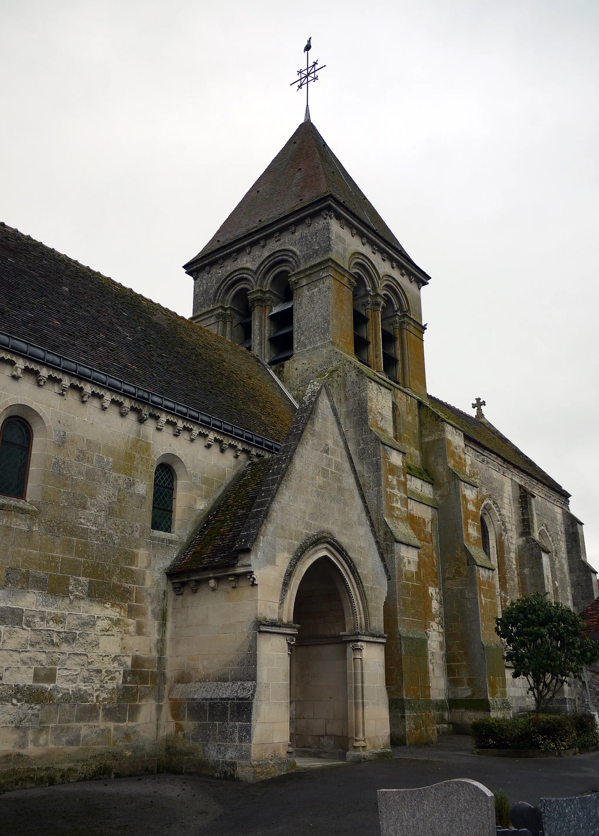 Photo showing: Église Saint-Pierre de Beugneux.