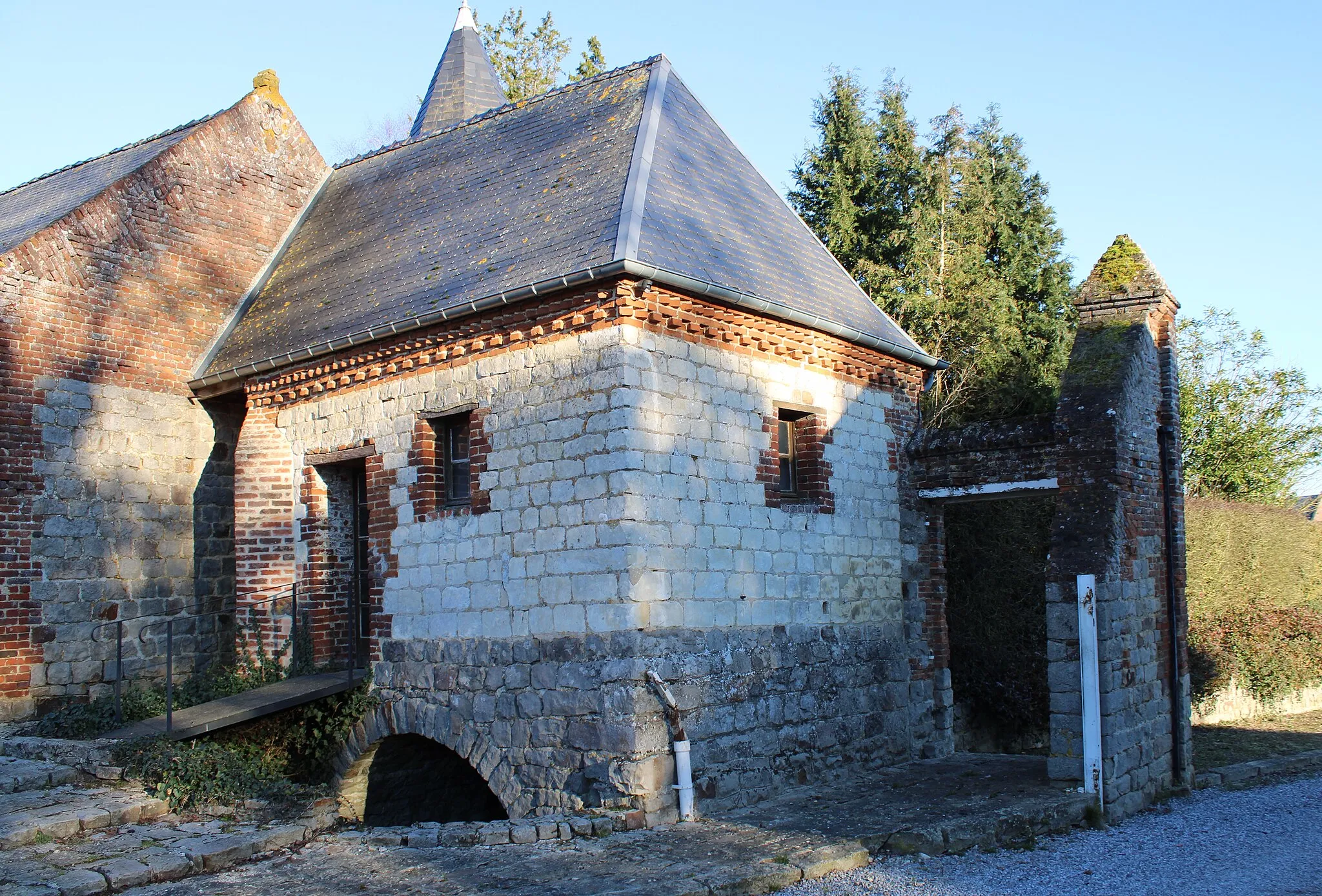 Photo showing: Guérite d'entrée du château