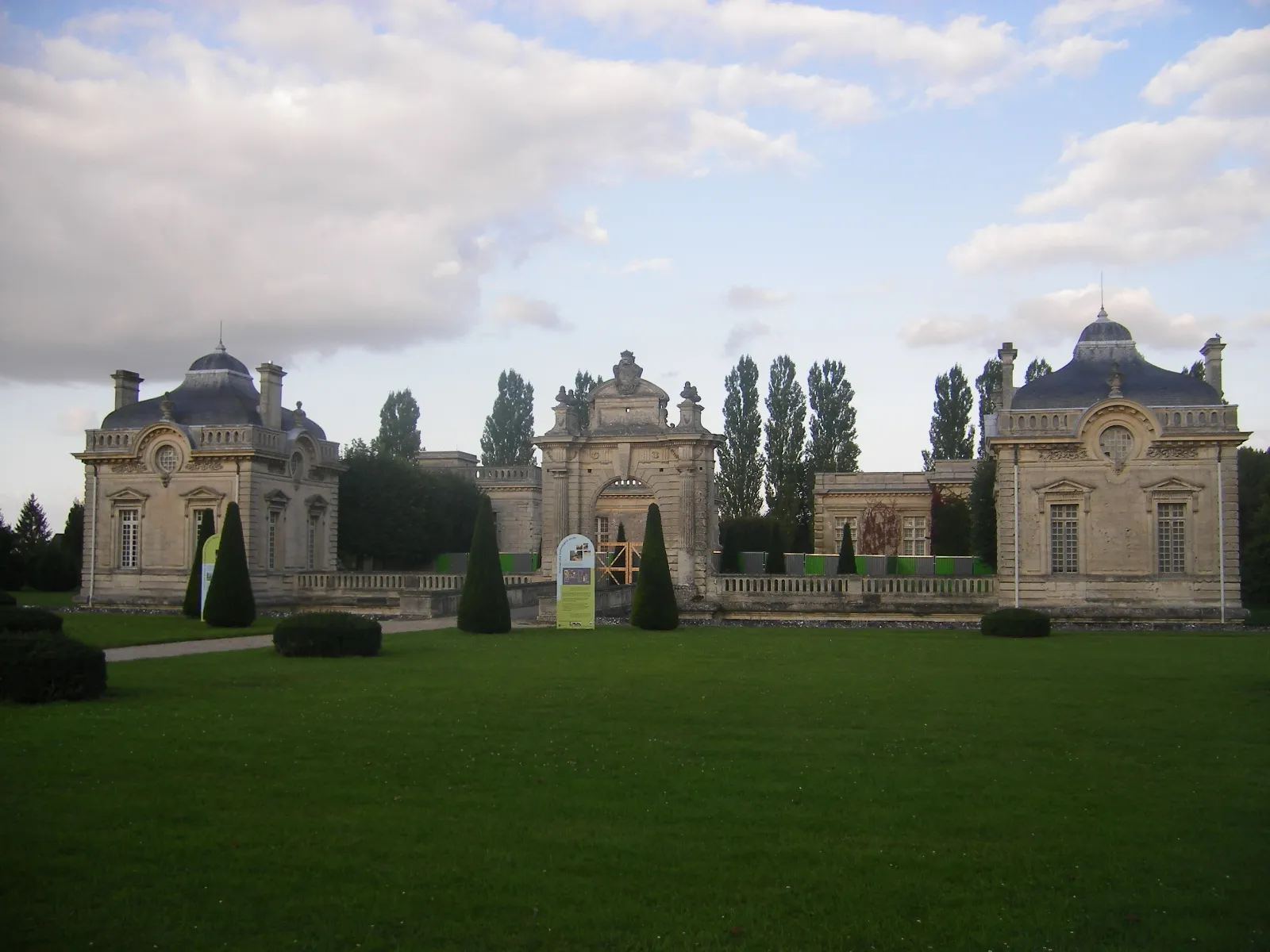 Photo showing: Blérancourt - castle