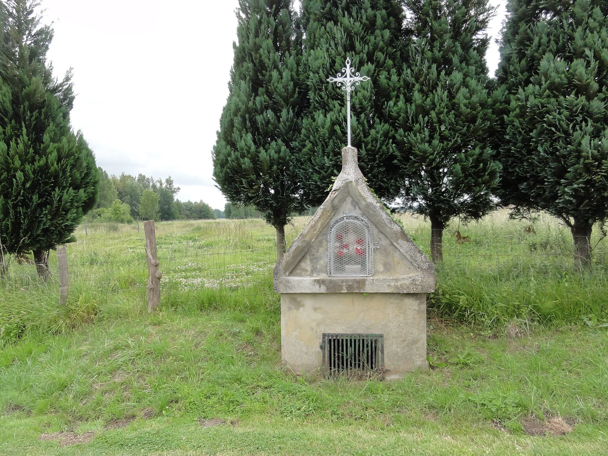 Photo showing: Bourguignon-sous-Coucy (Aisne) fontaine-oratoire Saint-Amand