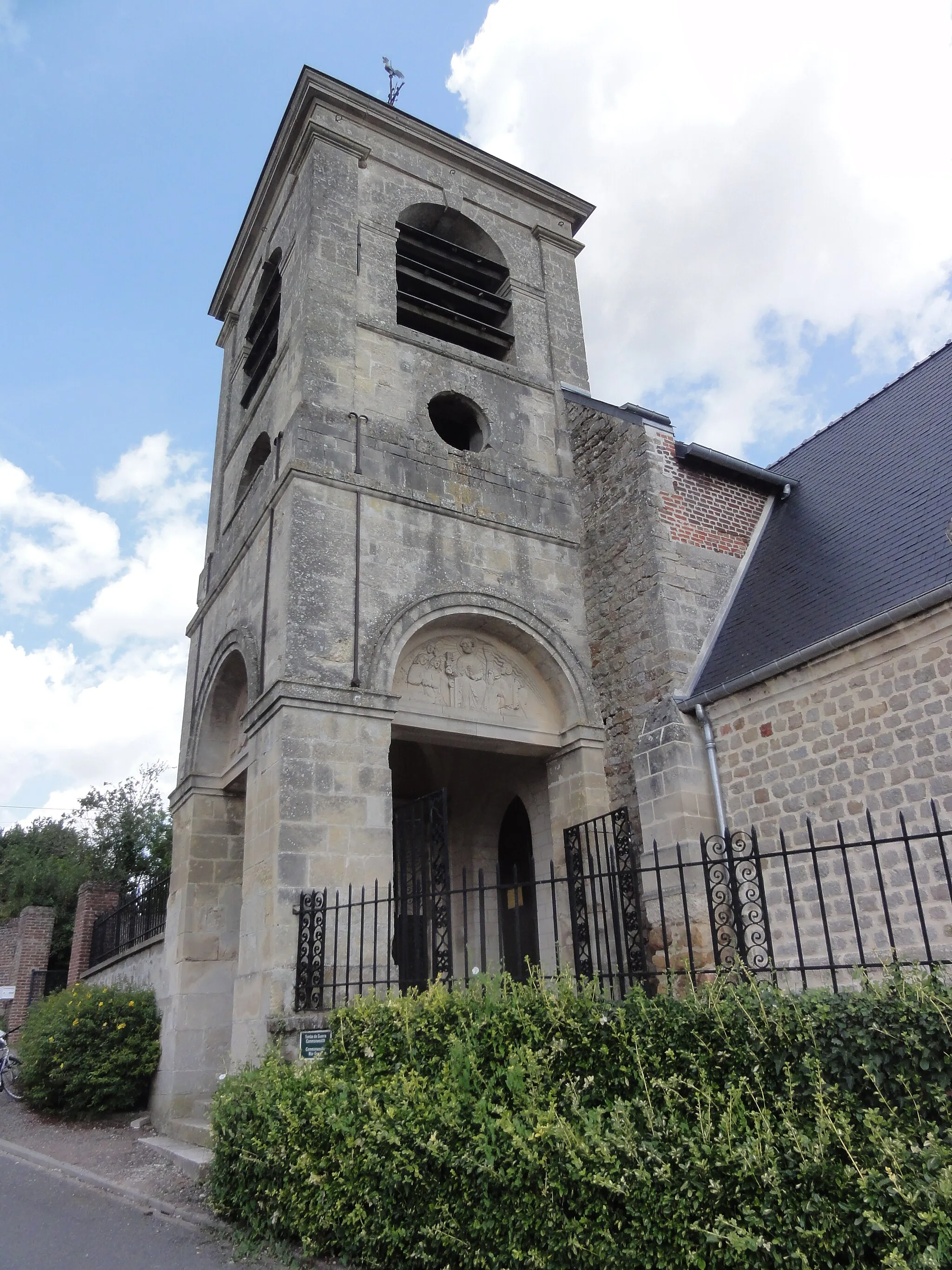 Photo showing: Caillouël-Crépigny (Aisne) église Saint-Pierre, tour