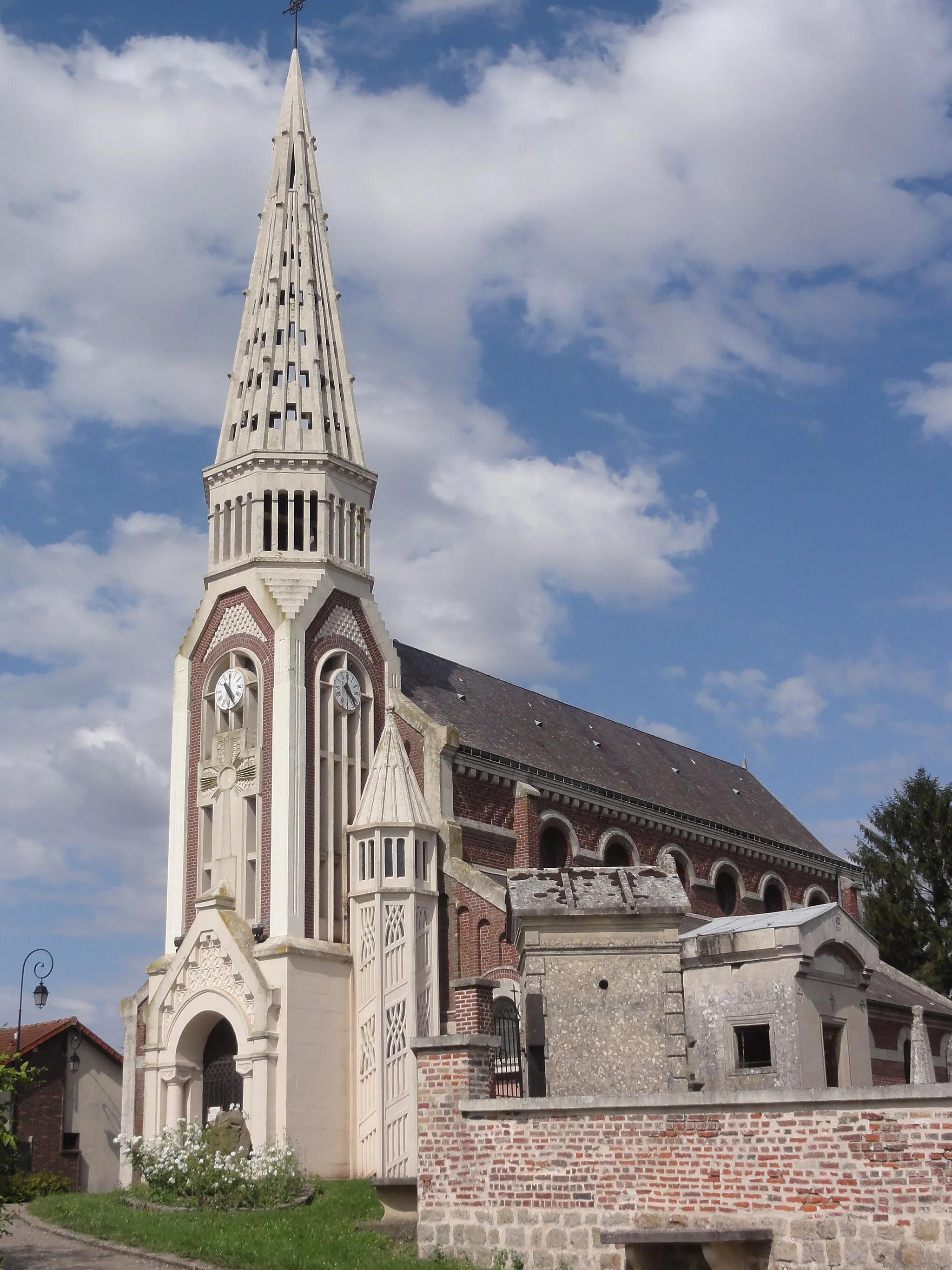 Photo showing: Clastres (Aisne) église Saint-Sulpice