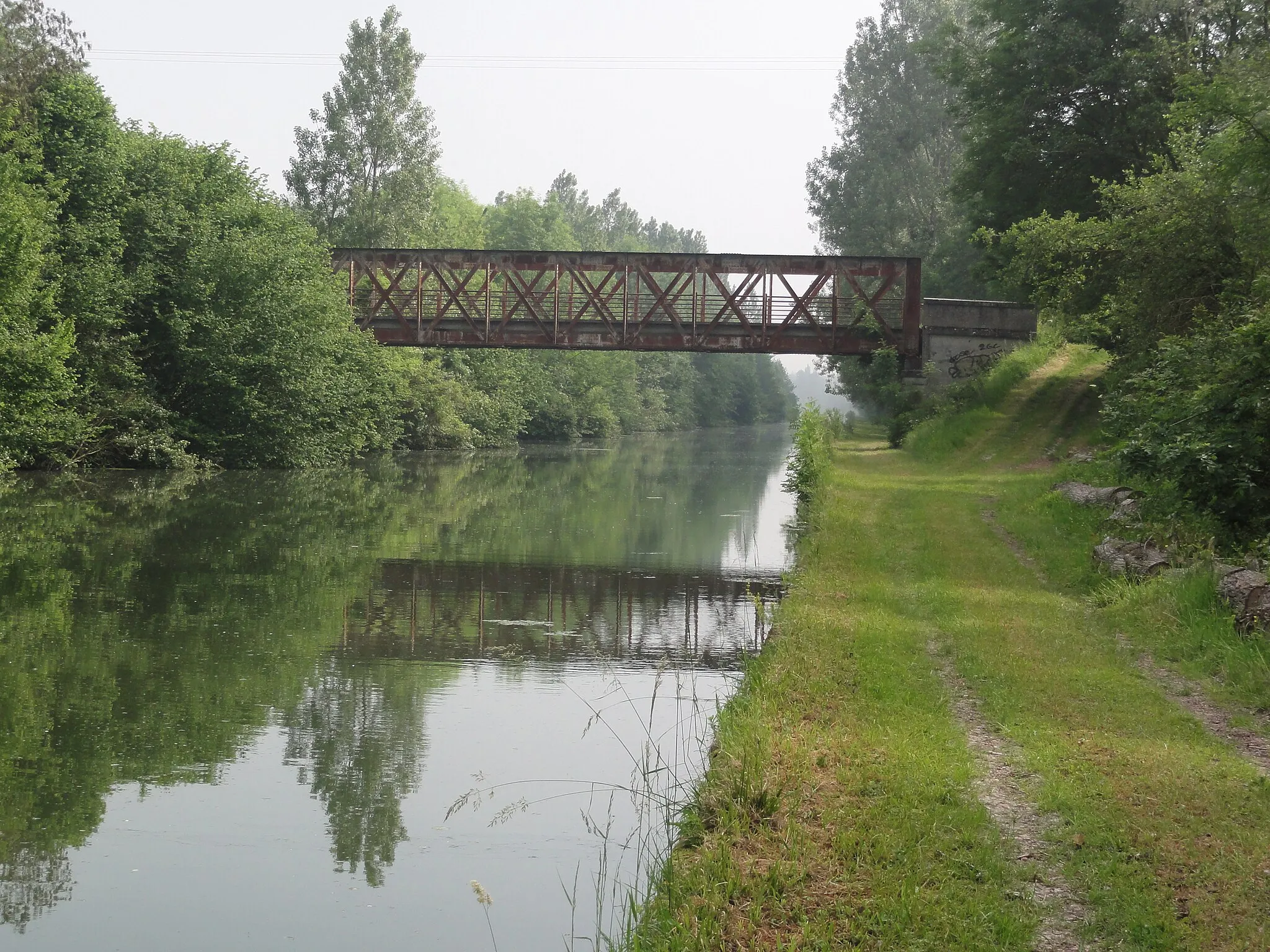 Photo showing: Condé-sur-Suippe (Aisne) Canal Latéral à l'Aisne avec pont