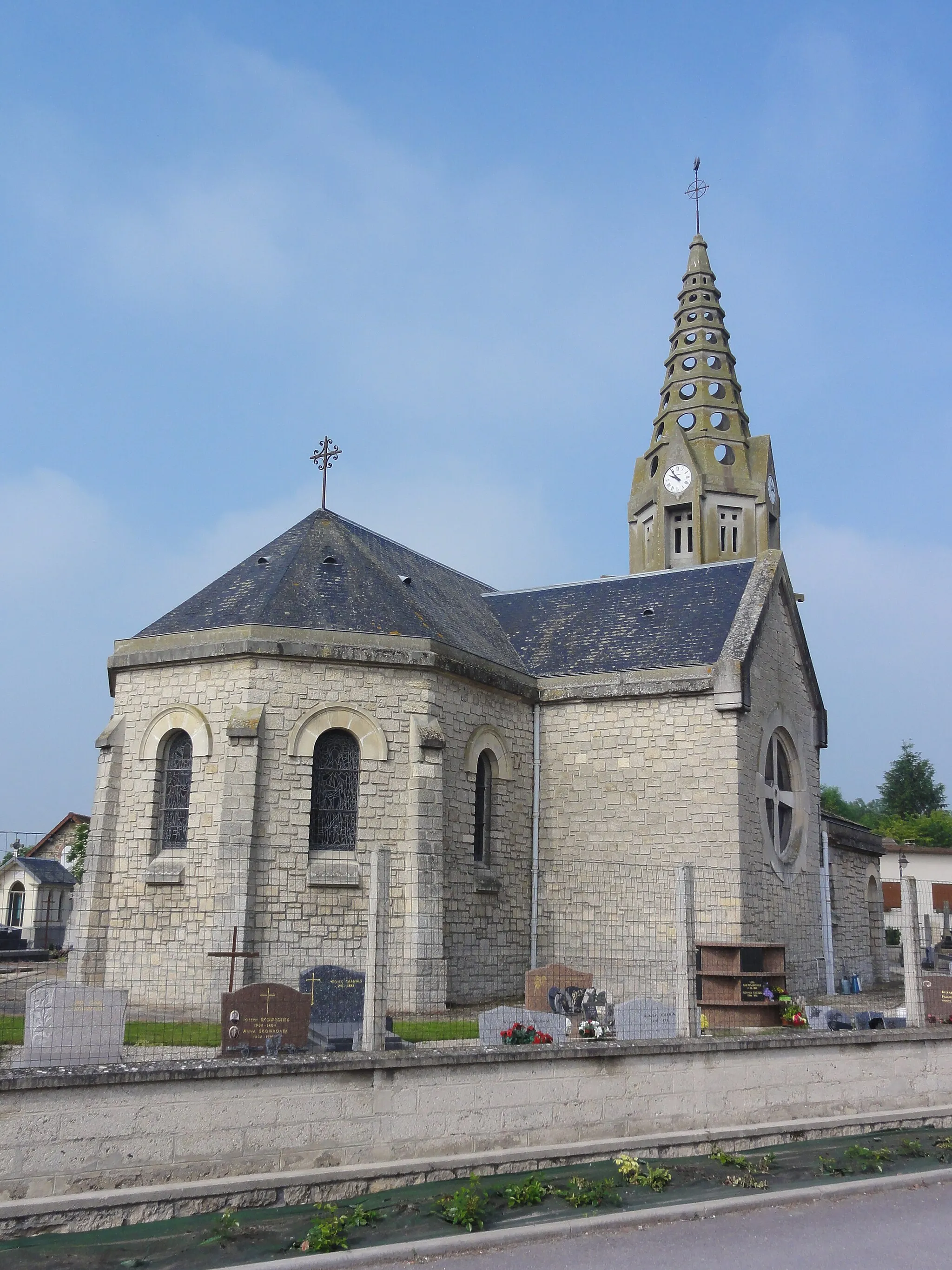 Photo showing: Condé-sur-Suippe (Aisne) Église, chevet
