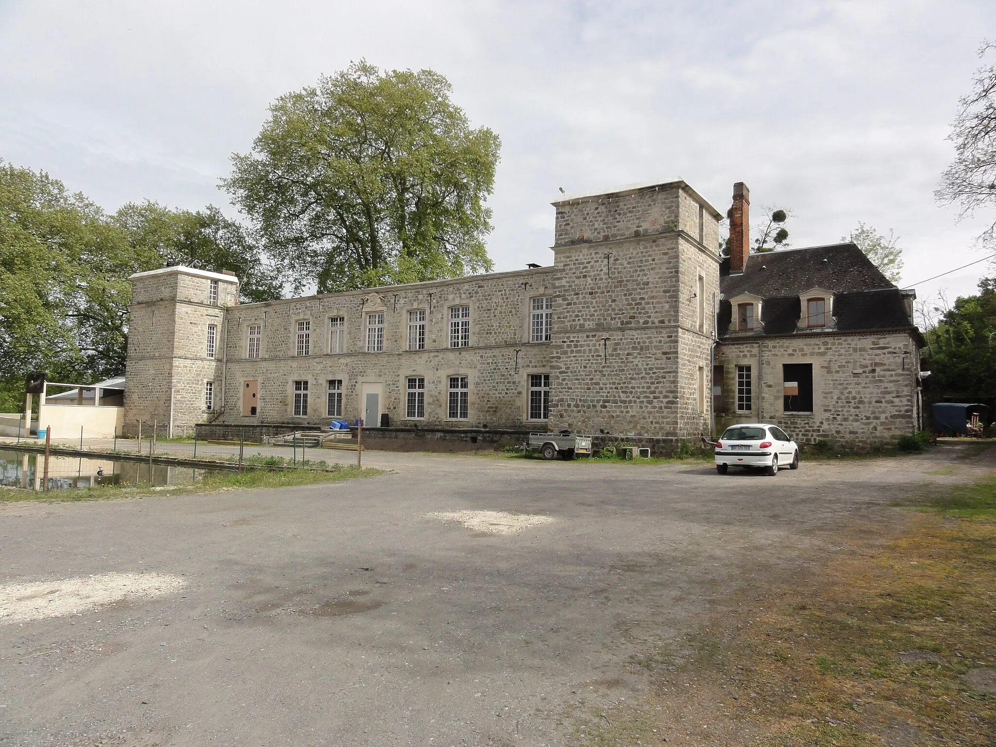 Photo showing: Coucy-lès-Eppes (Aisne) château, (en 2015 disco)