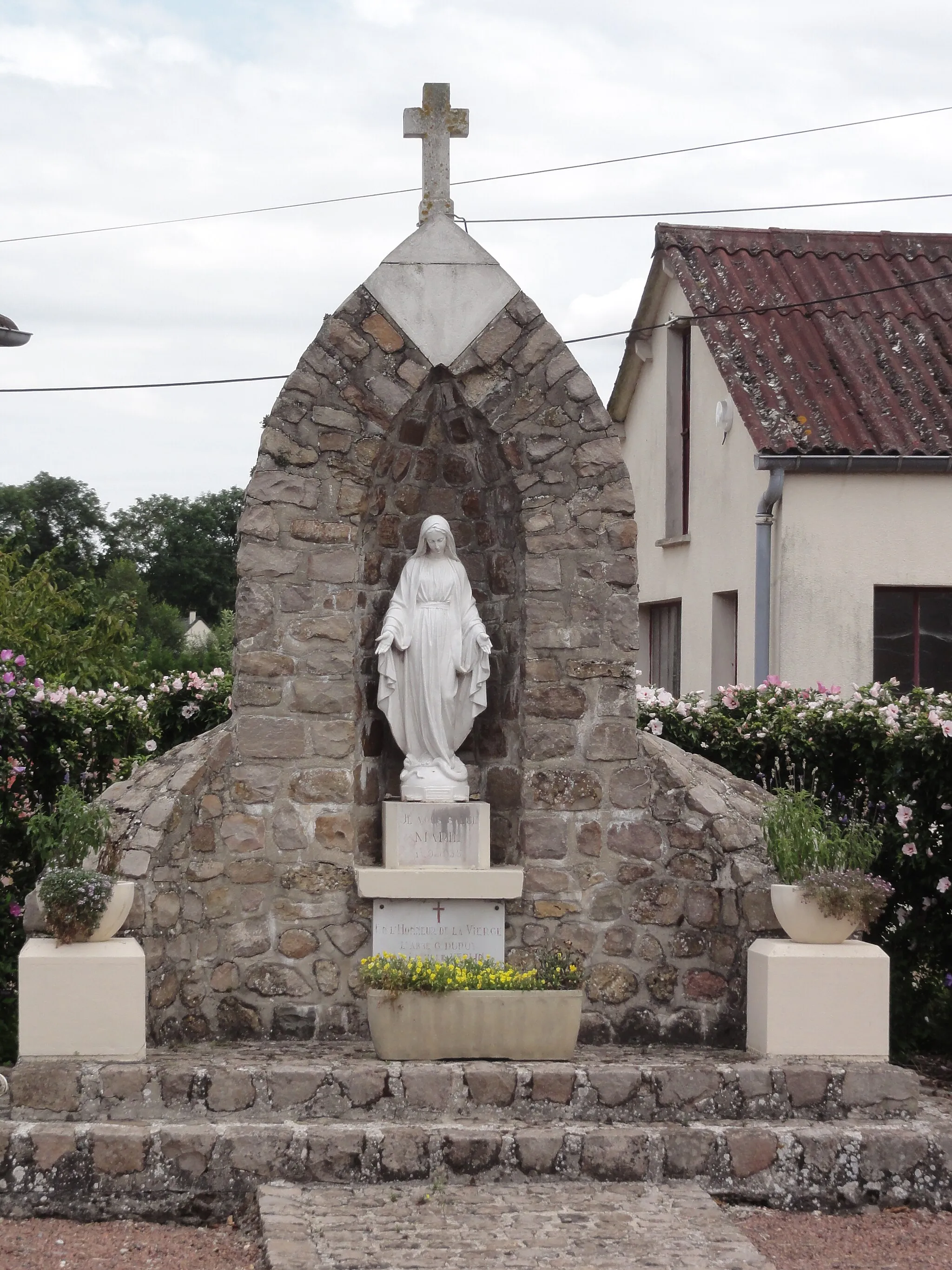 Photo showing: Cugny (Aisne) oratoire Notre-Dame