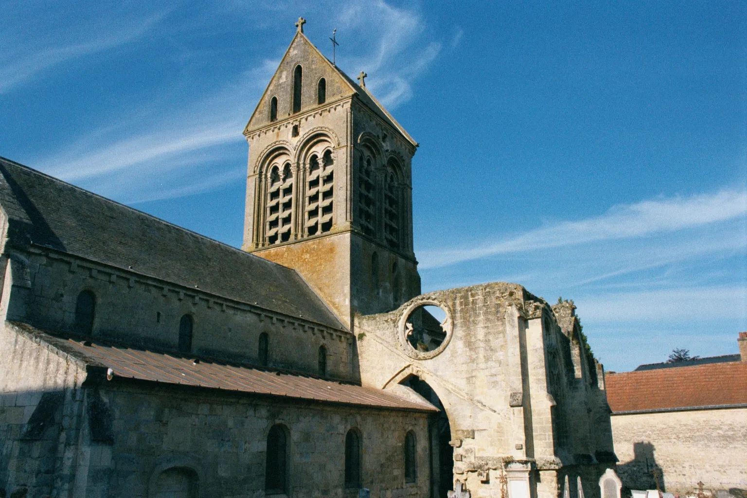 Photo showing: Eglise du XIIème siècle à Cuiry-Housse, Aisne, Picardie, France (N49°17'43,37" E3°29'31,35")