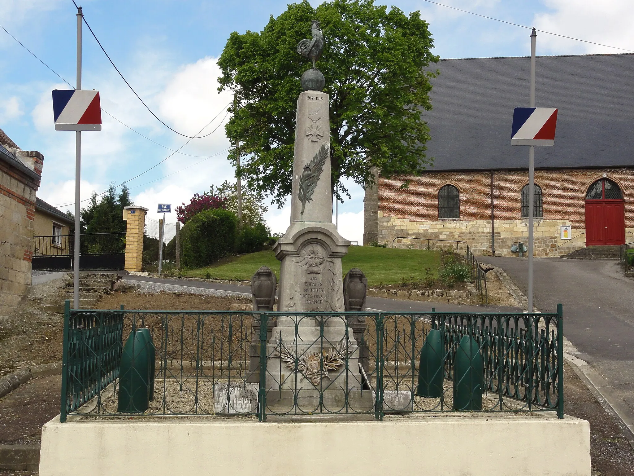 Photo showing: Dercy (Aisne) monument aux morts