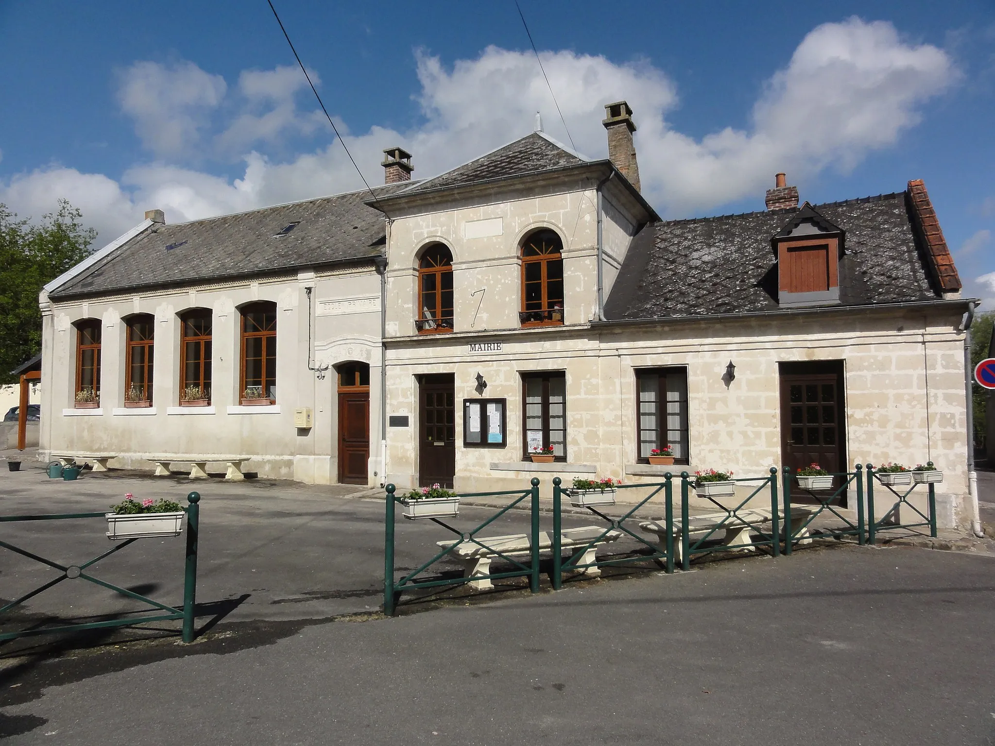 Photo showing: Laniscourt (Aisne) école et mairie
