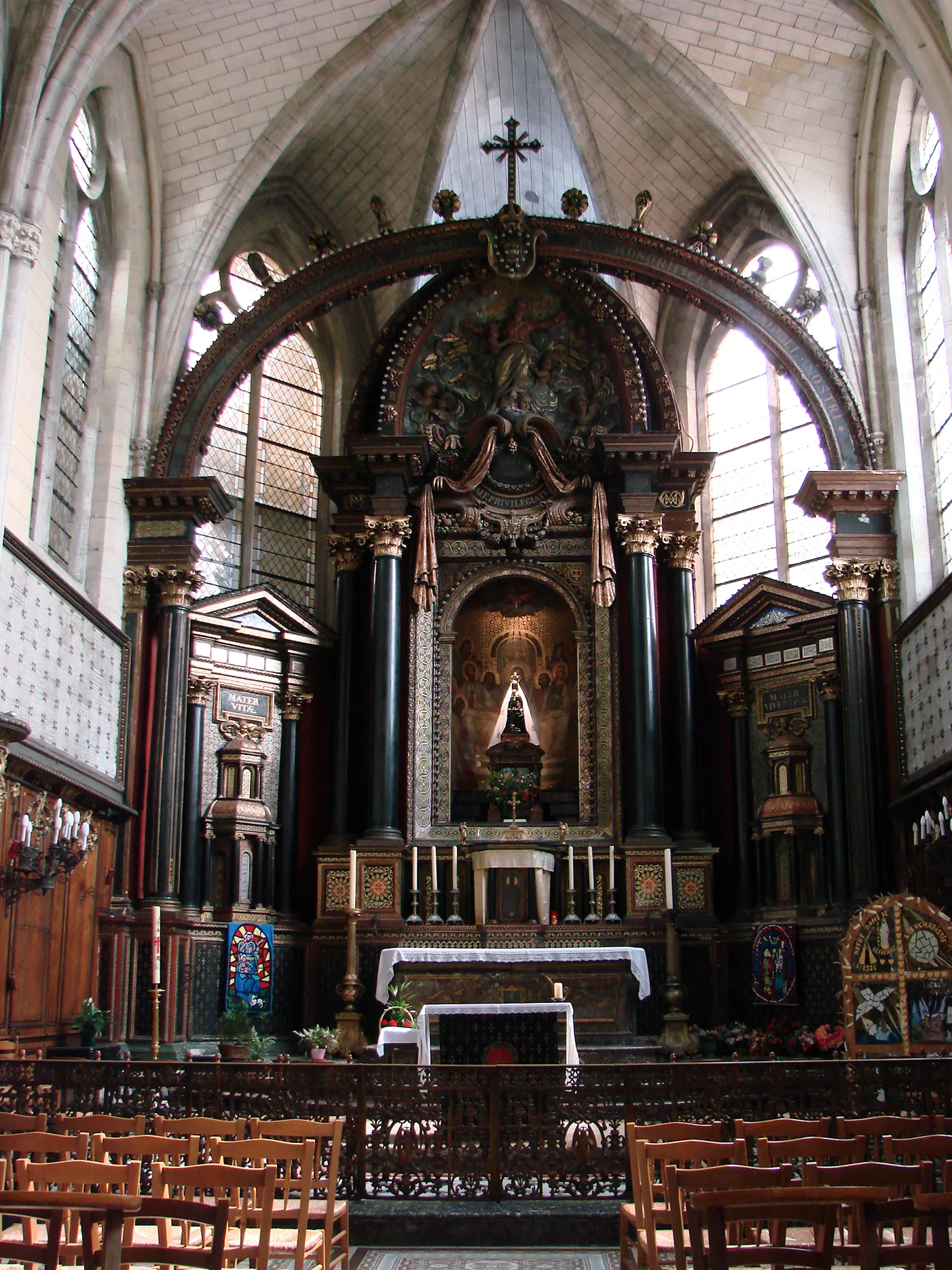 Photo showing: Basilique Notre-Dame de Liesse. Vue du choeur.