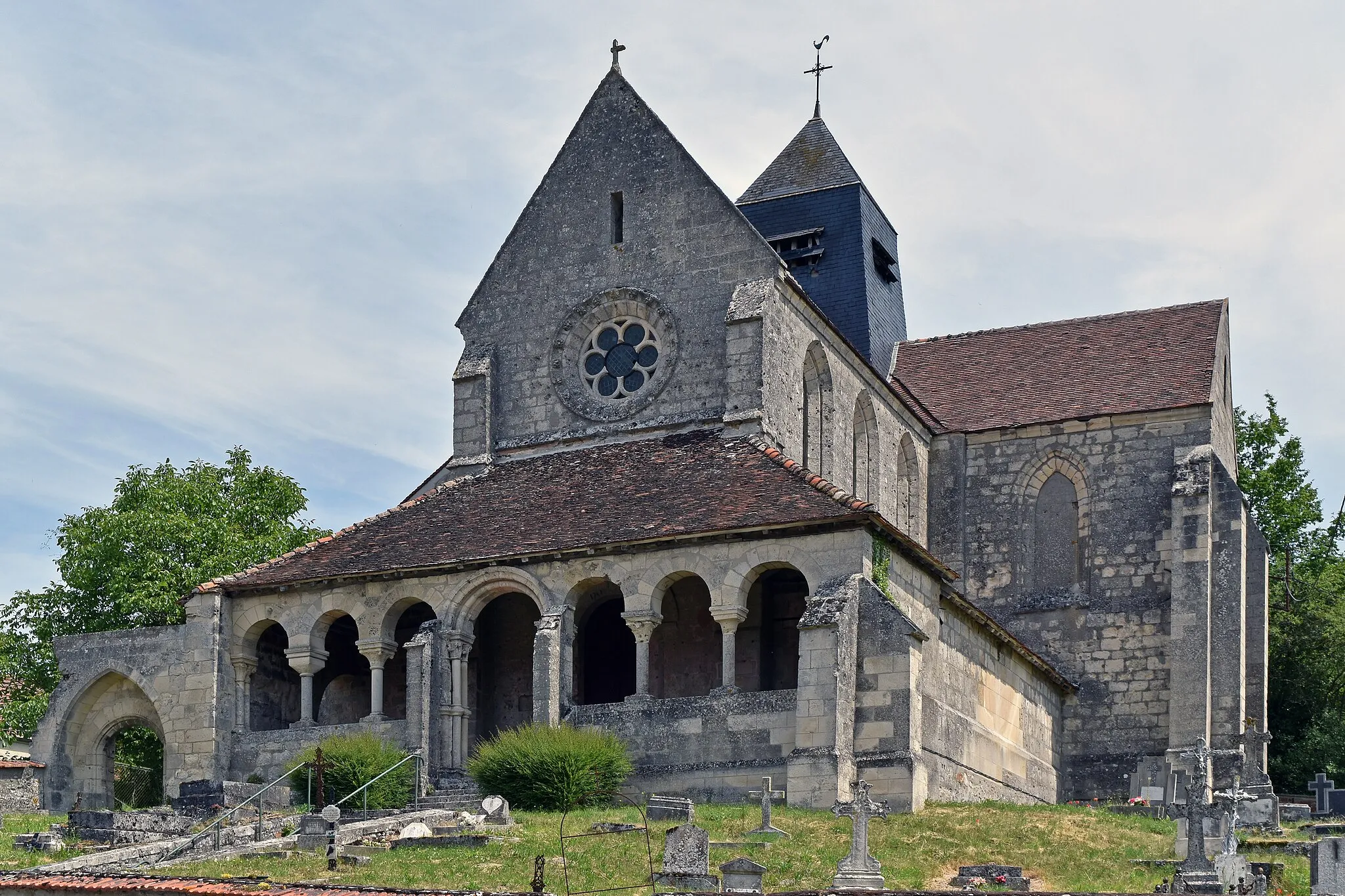 Photo showing: This building is indexed in the base Mérimée, a database of architectural heritage maintained by the French Ministry of Culture, under the reference PA00115802 .