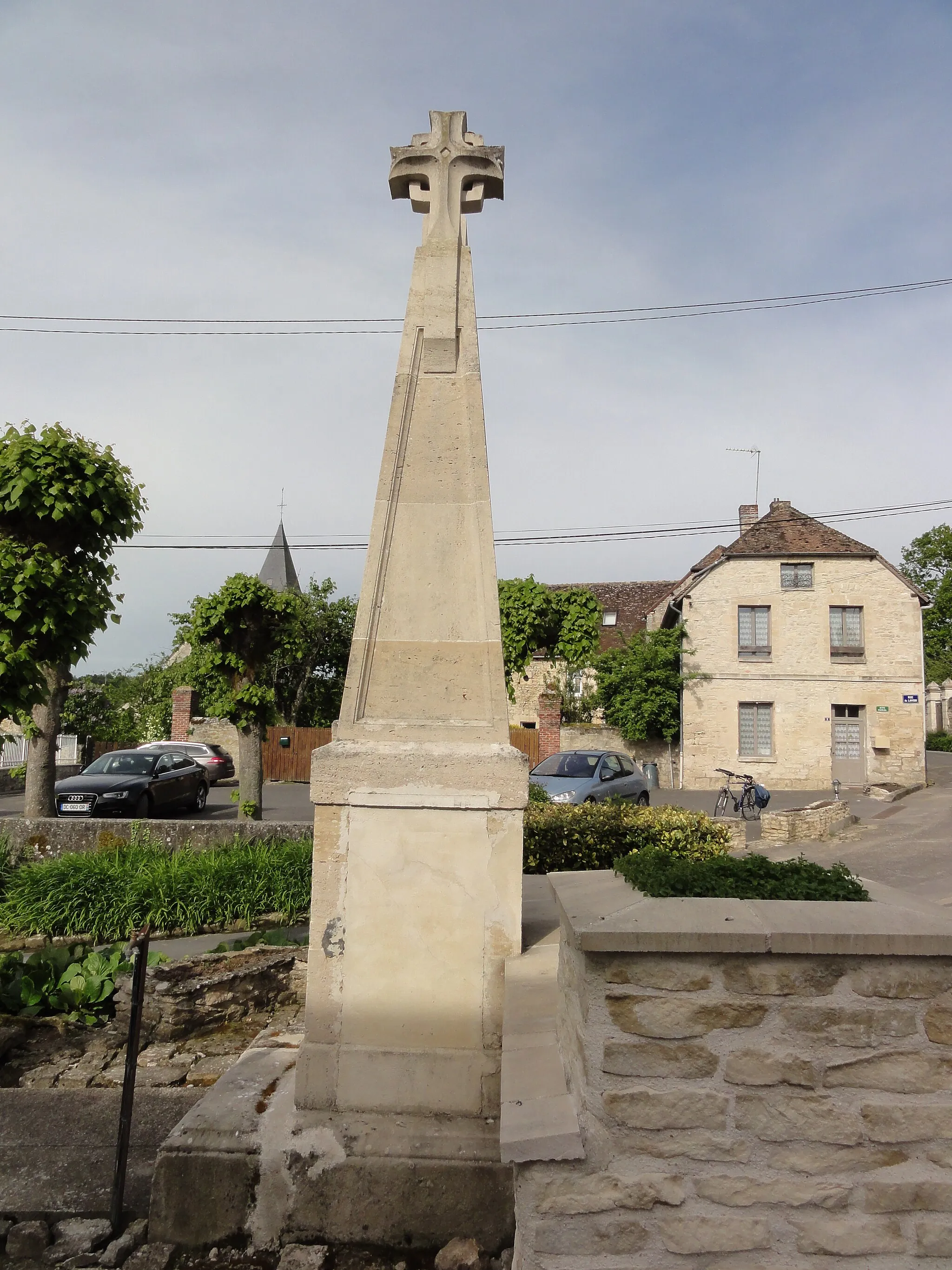 Photo showing: Montchâlons (Aisne) stèle avec croix