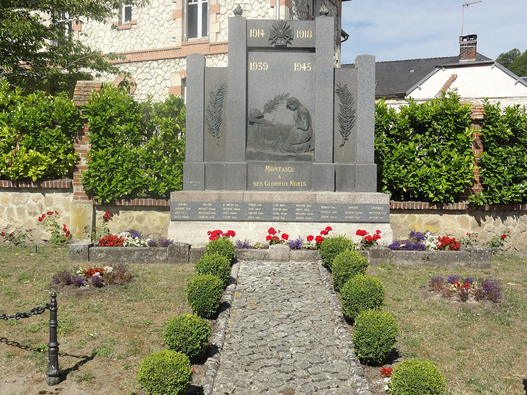 Photo showing: Montaigu (Aisne) le monument aux morts