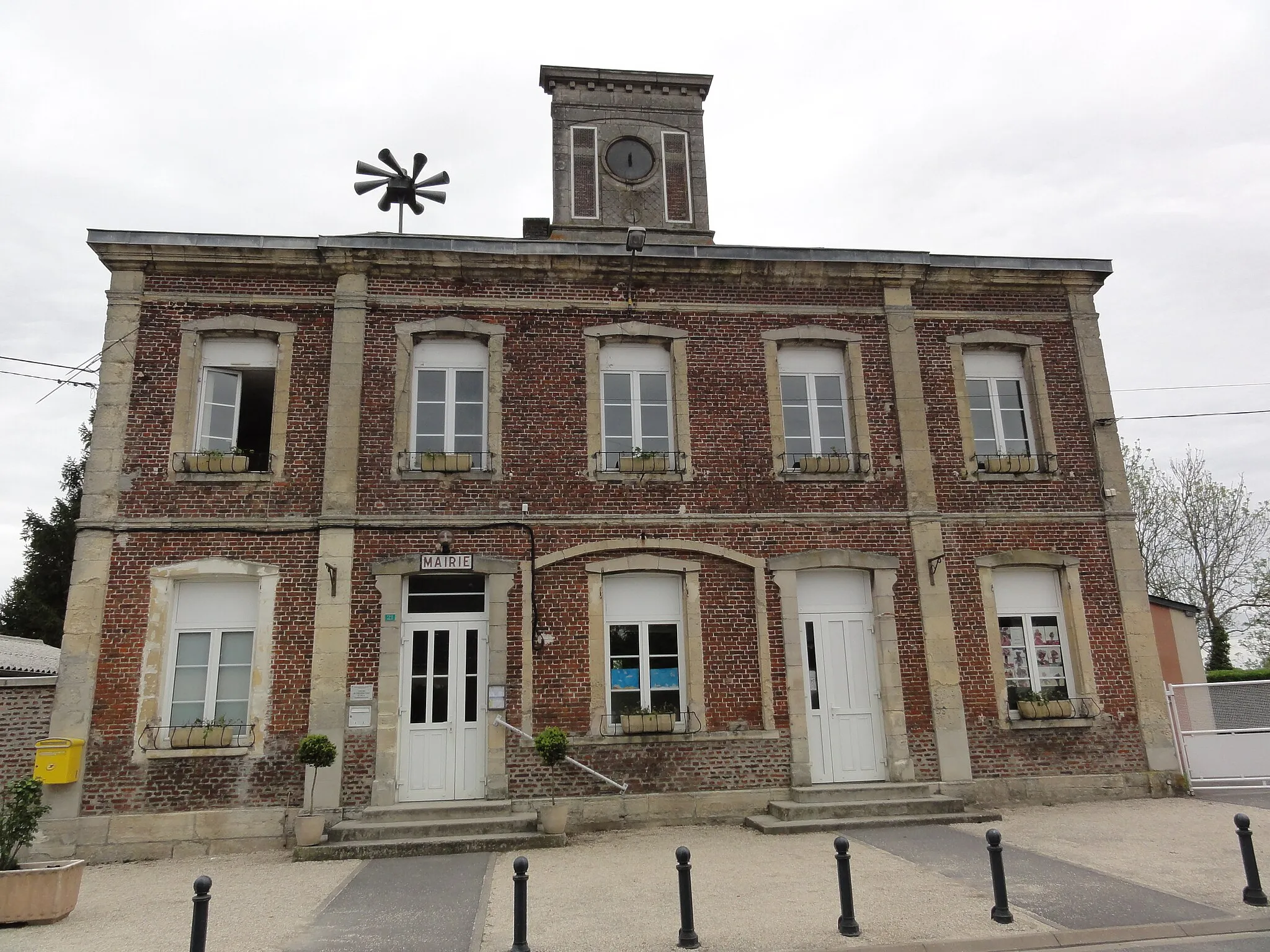 Photo showing: Monceau-lès-Leups (Aisne) mairie - école