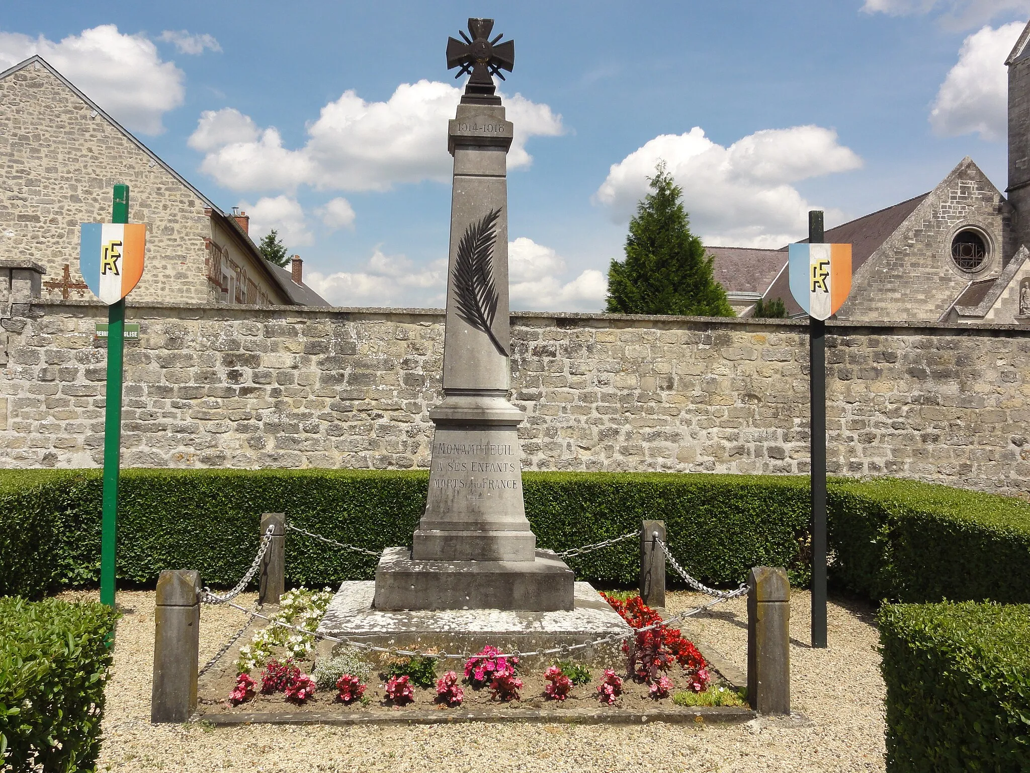 Photo showing: Monampteuil (Aisne) monument aux morts