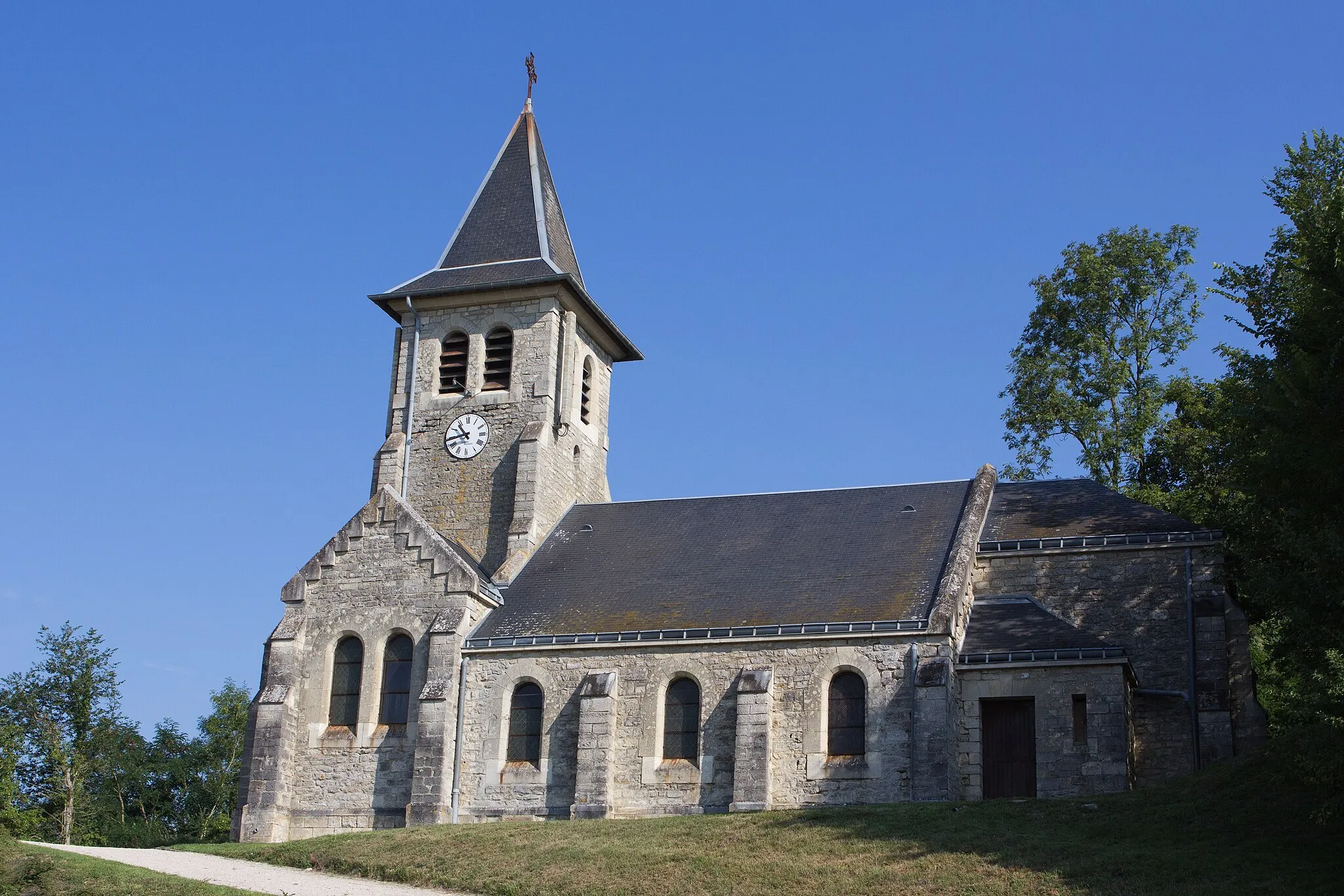 Photo showing: Eglise de Neuville-sur-Ailette, Neuville-sur-Ailette, Aisne, France