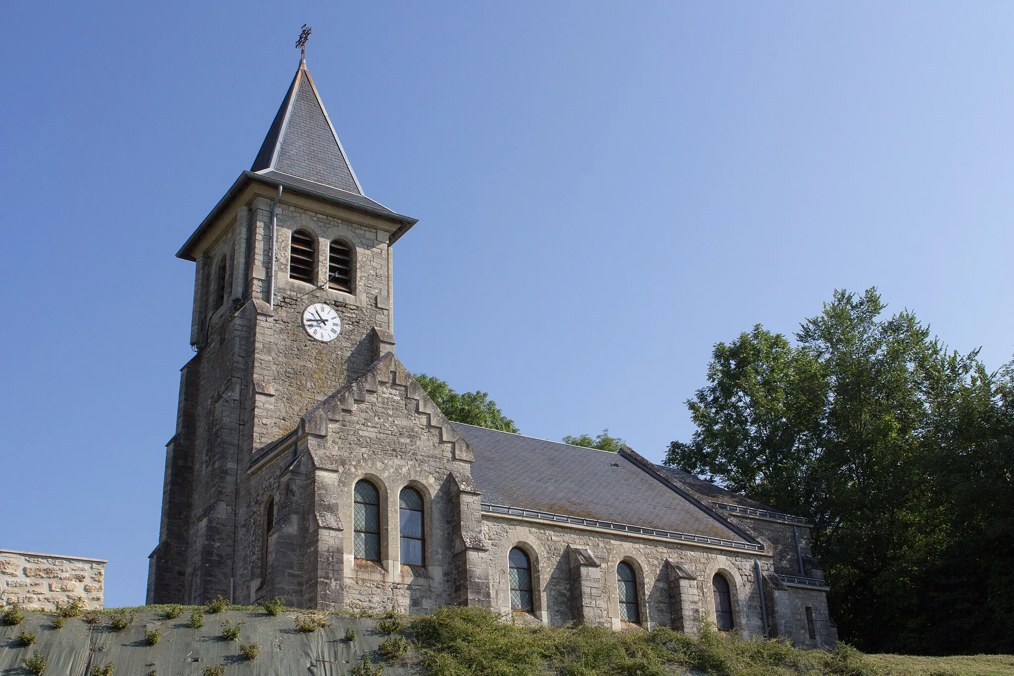 Photo showing: Eglise de Neuville-sur-Ailette, Neuville-sur-Ailette, Aisne, France