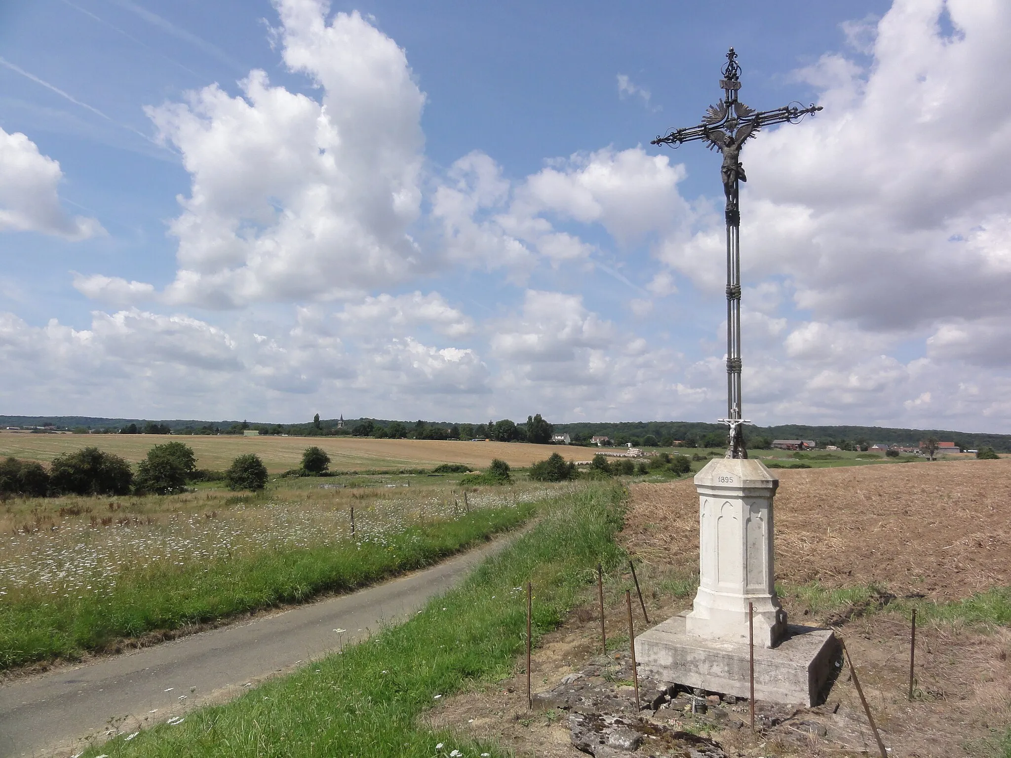 Photo showing: Neuflieux (Aisne) paysage, croix, vue sue Béthancourt -en-Veaux