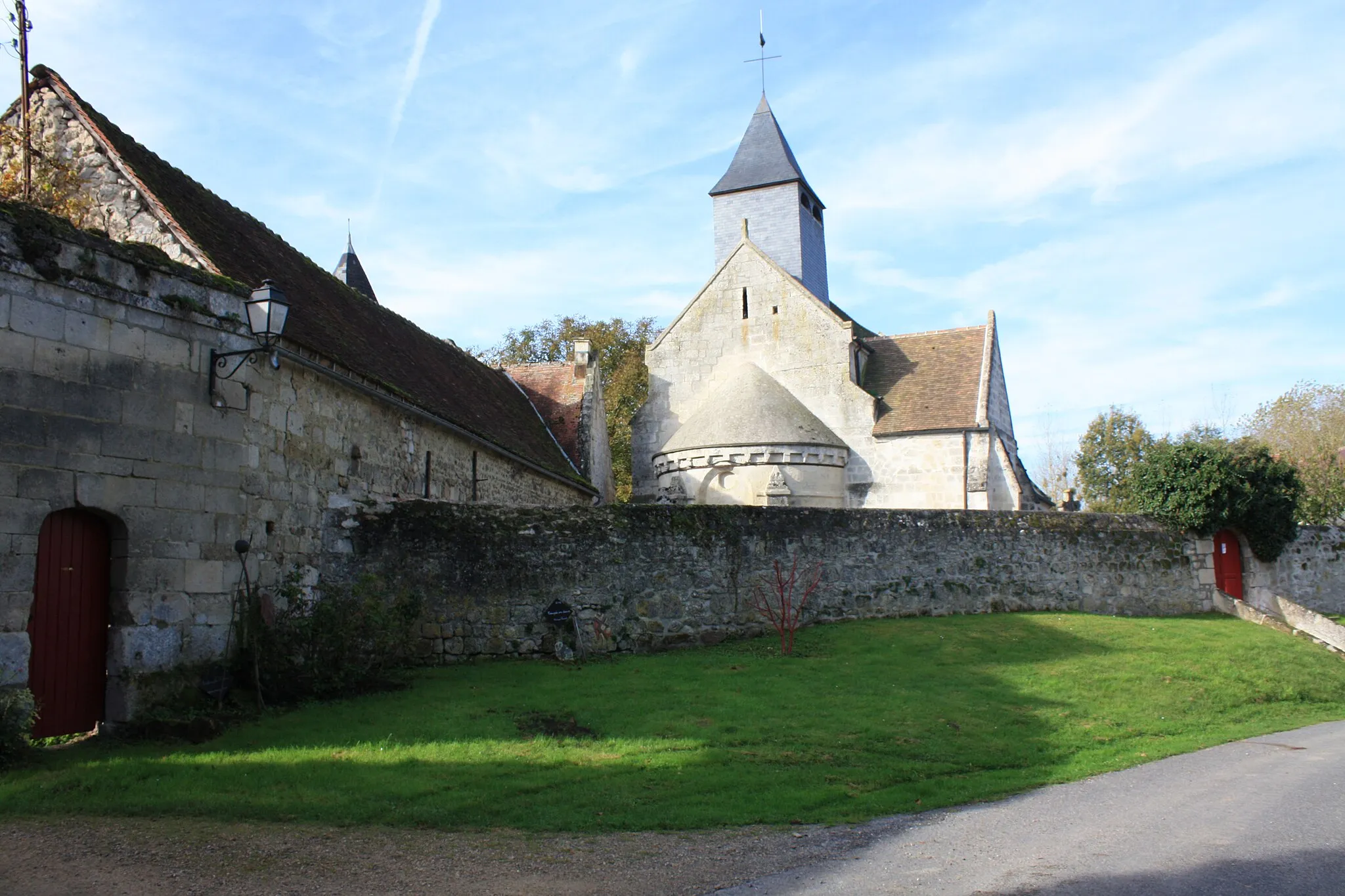 Photo showing: Église Saint-Jacques de Nampteuil-sous-Muret.