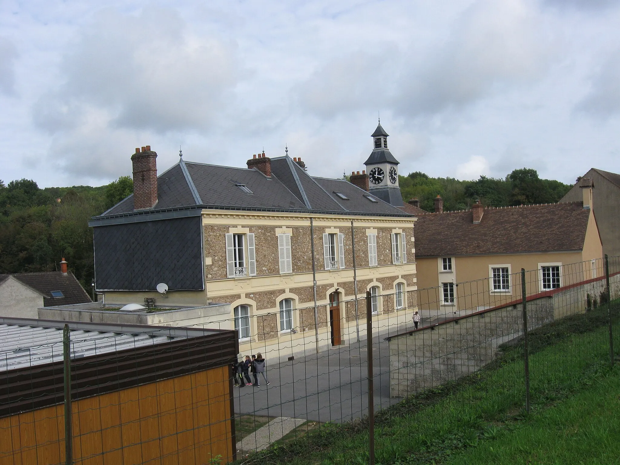 Photo showing: École à Montreuil-aux-Lions. (département de l'Aisne, région Picardie).