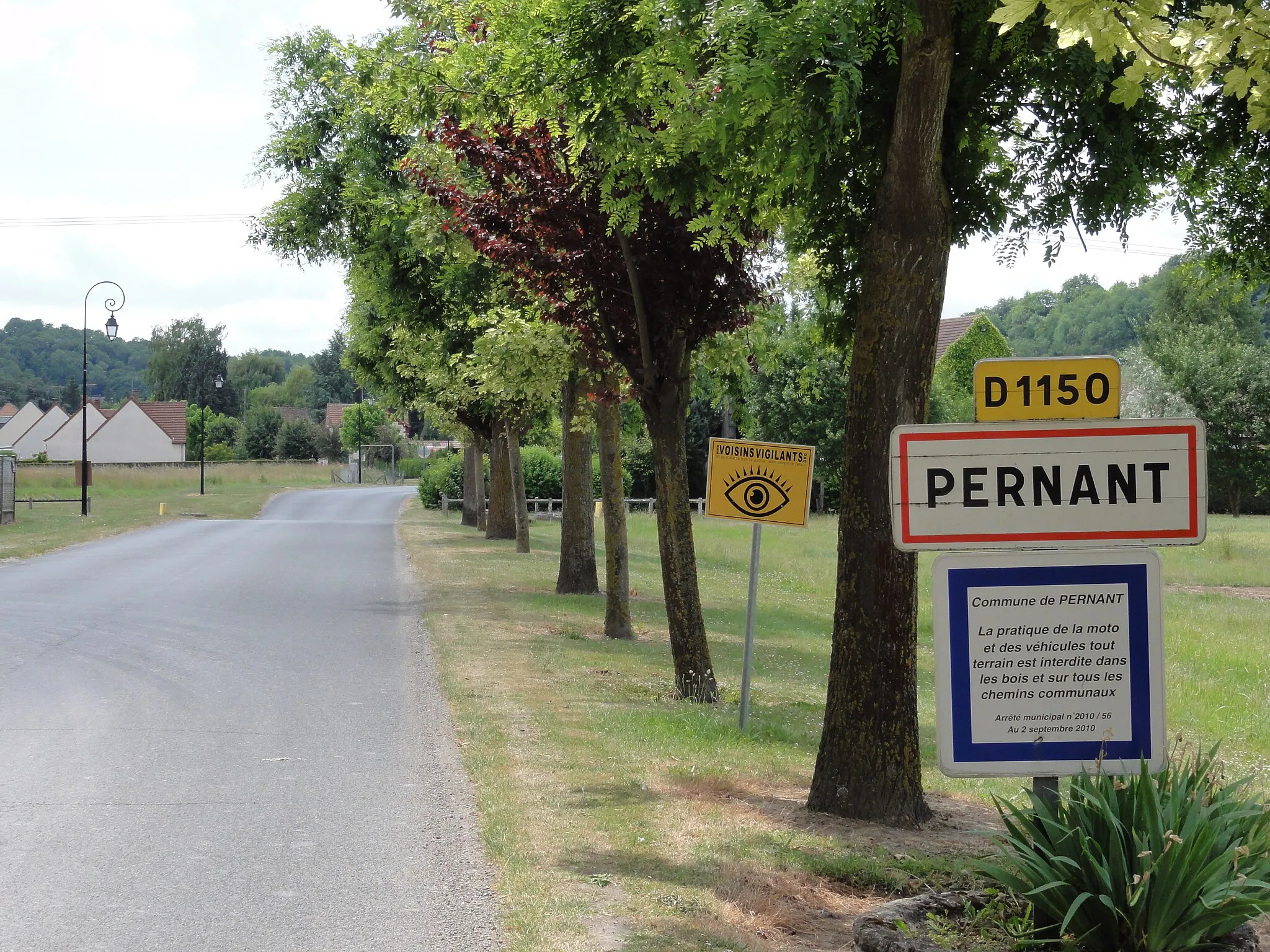 Photo showing: Pernant (Aisne) city limit sign