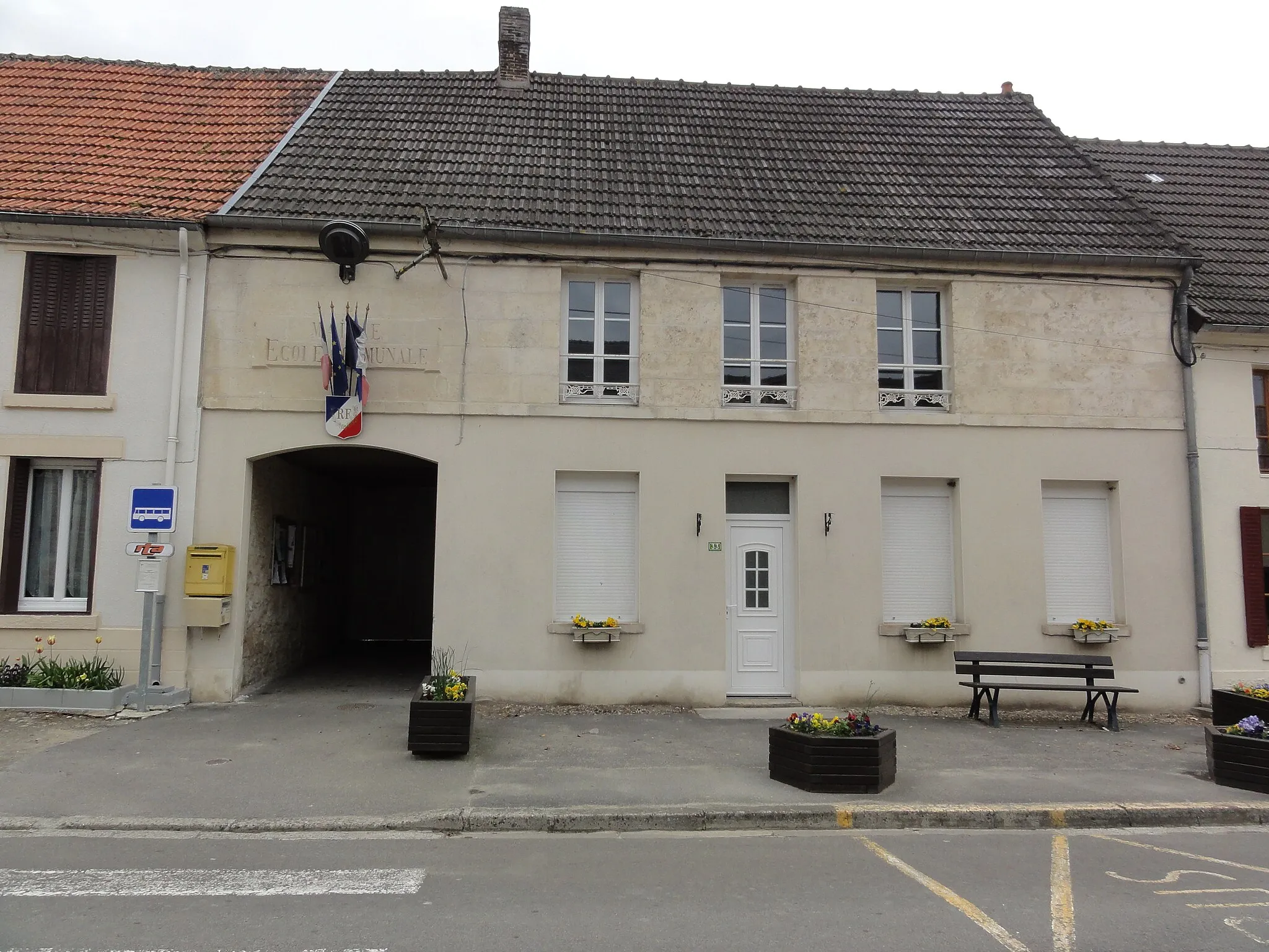 Photo showing: Parfondru (Aisne) mairie-école