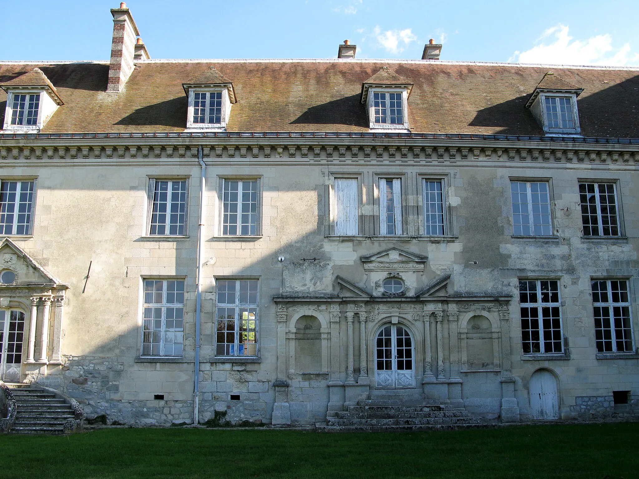 Photo showing: This building is indexed in the base Mérimée, a database of architectural heritage maintained by the French Ministry of Culture, under the reference PA00115858 .