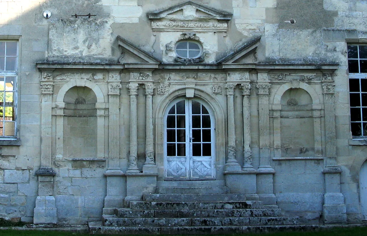Photo showing: This building is indexed in the base Mérimée, a database of architectural heritage maintained by the French Ministry of Culture, under the reference PA00115858 .