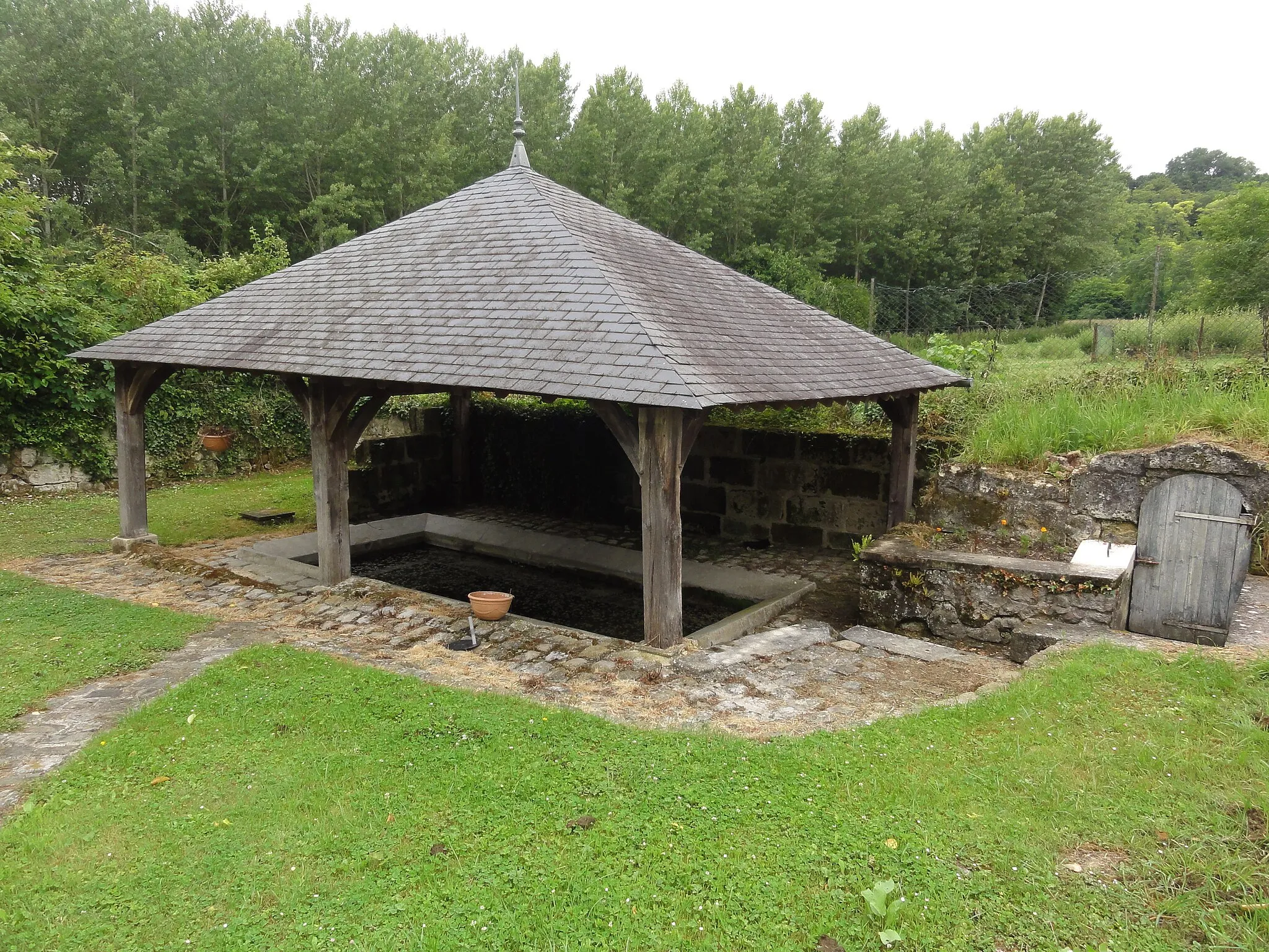 Photo showing: Quincy-Basse (Aisne) lavoir