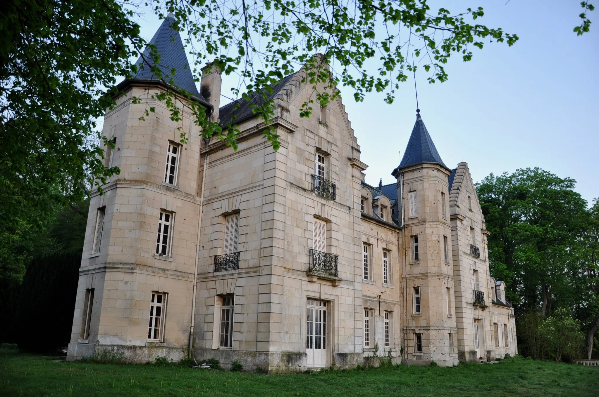 Photo showing: Château de Montois