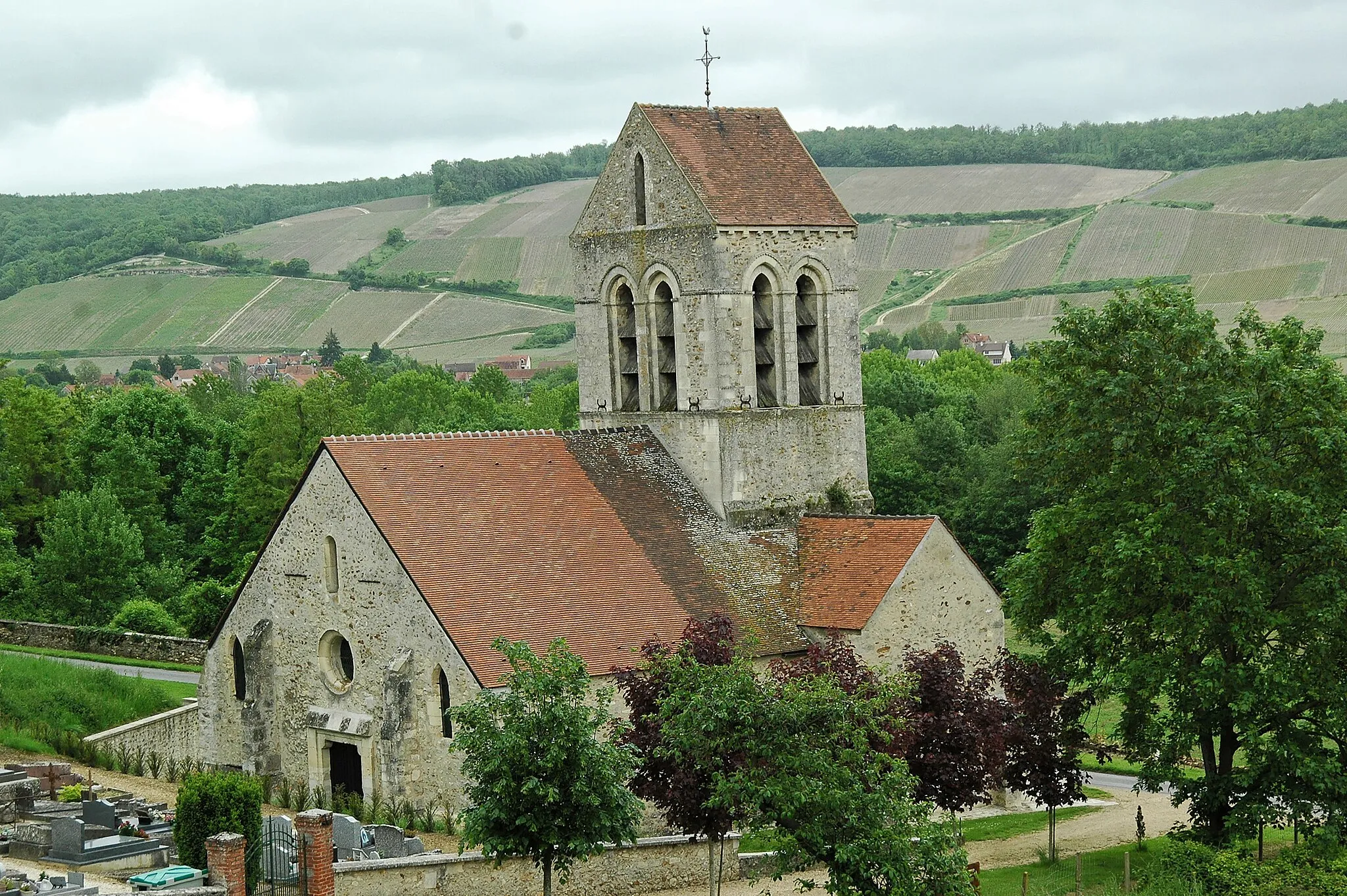 Photo showing: Église Saint-Denis de Courtemont-Varennes.