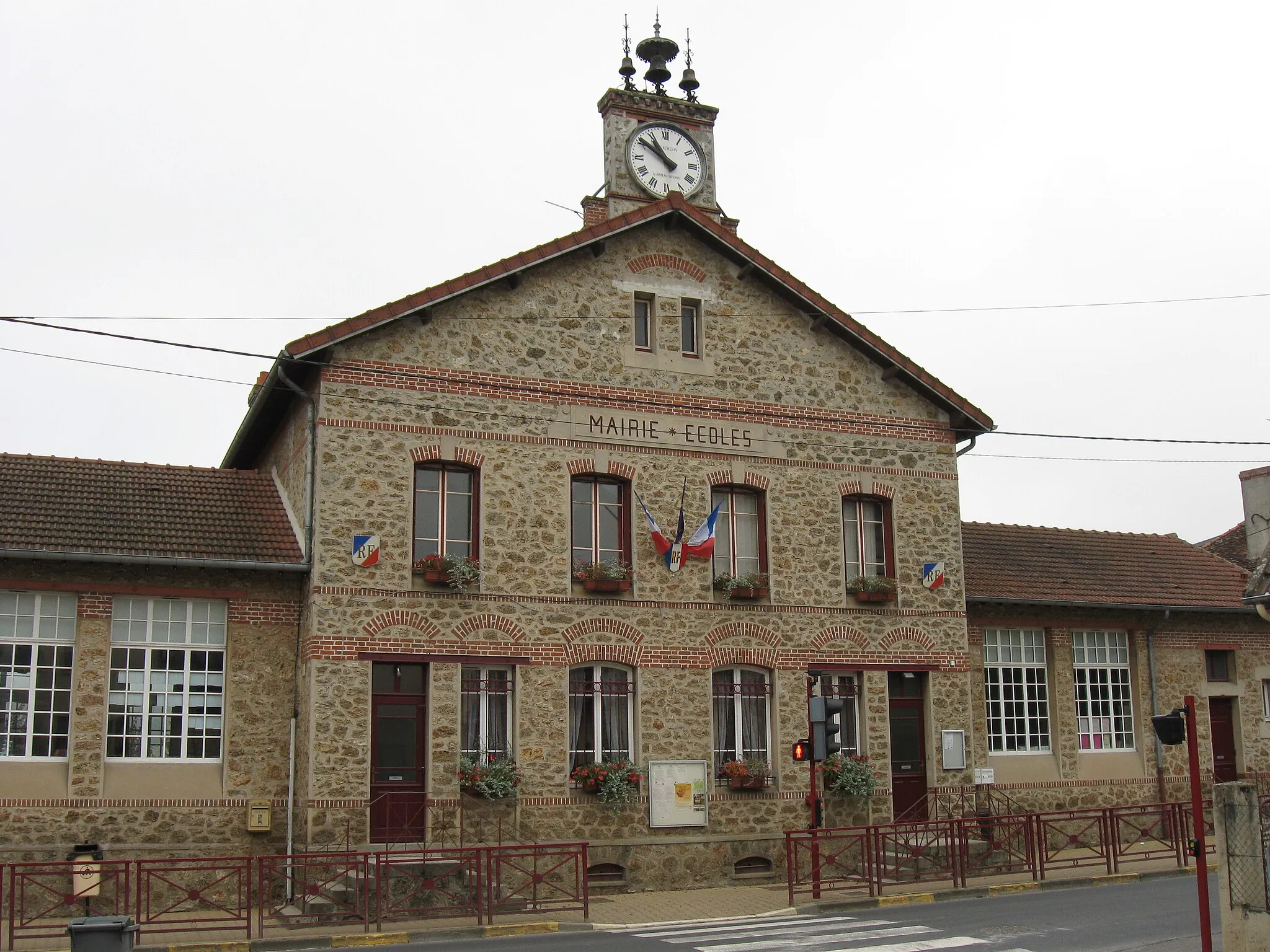 Photo showing: Mairie-école de Saulchery. (département de l'Aisne, région Picardie).