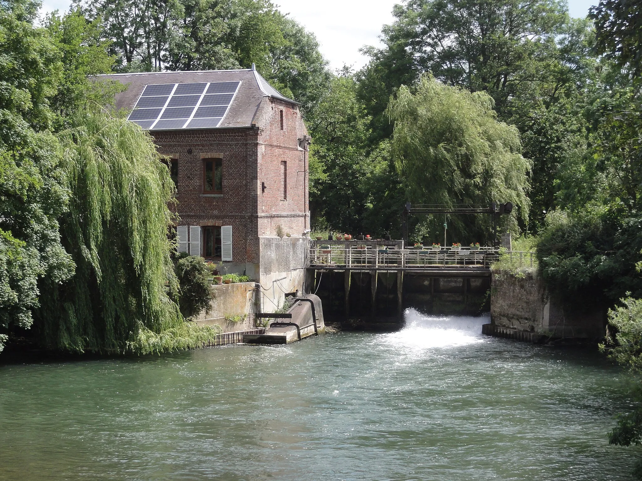 Photo showing: Tavaux-et-Pontséricourt (Aisne) moulin sur la Serre