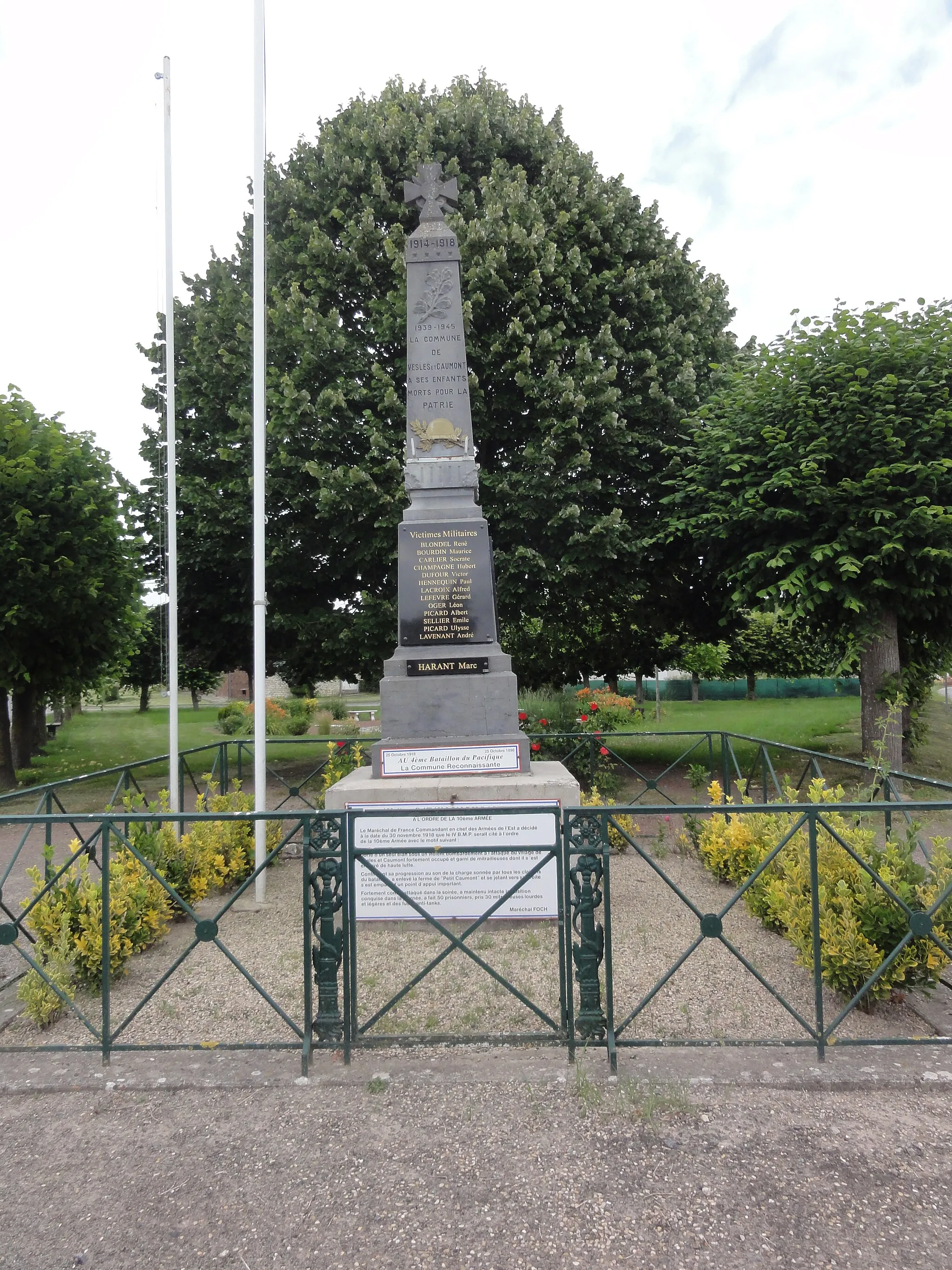 Photo showing: Vesles-et-Caumont (Aisne) monument aux morts