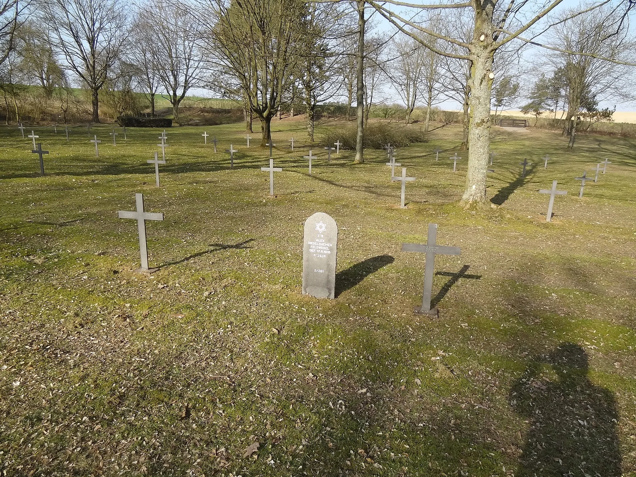 Photo showing: Cimetière militaire allemand de Moulin-sous-Touvent (Oise)