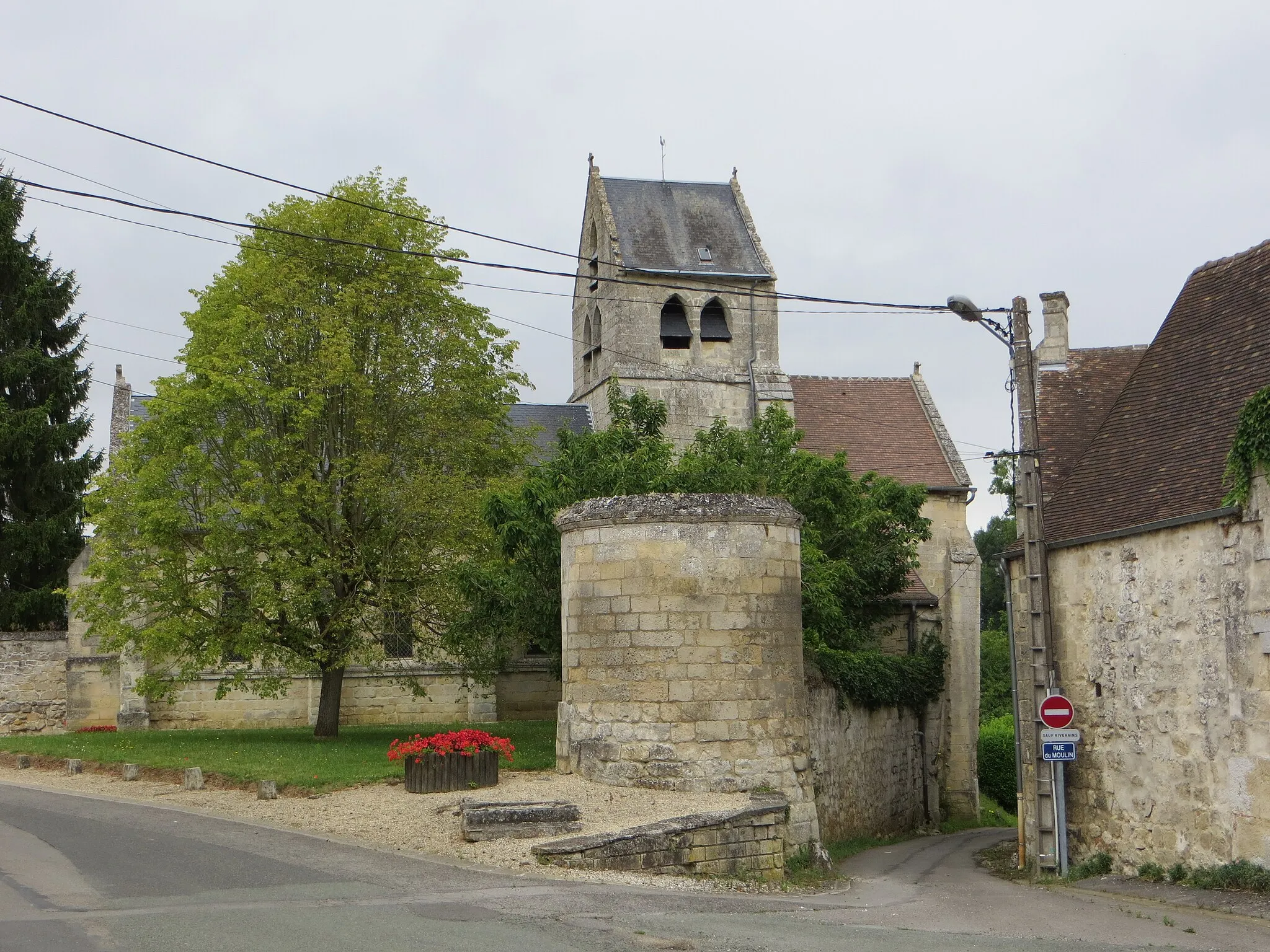 Photo showing: Église Notre-Dame et ancienne tour de fortification