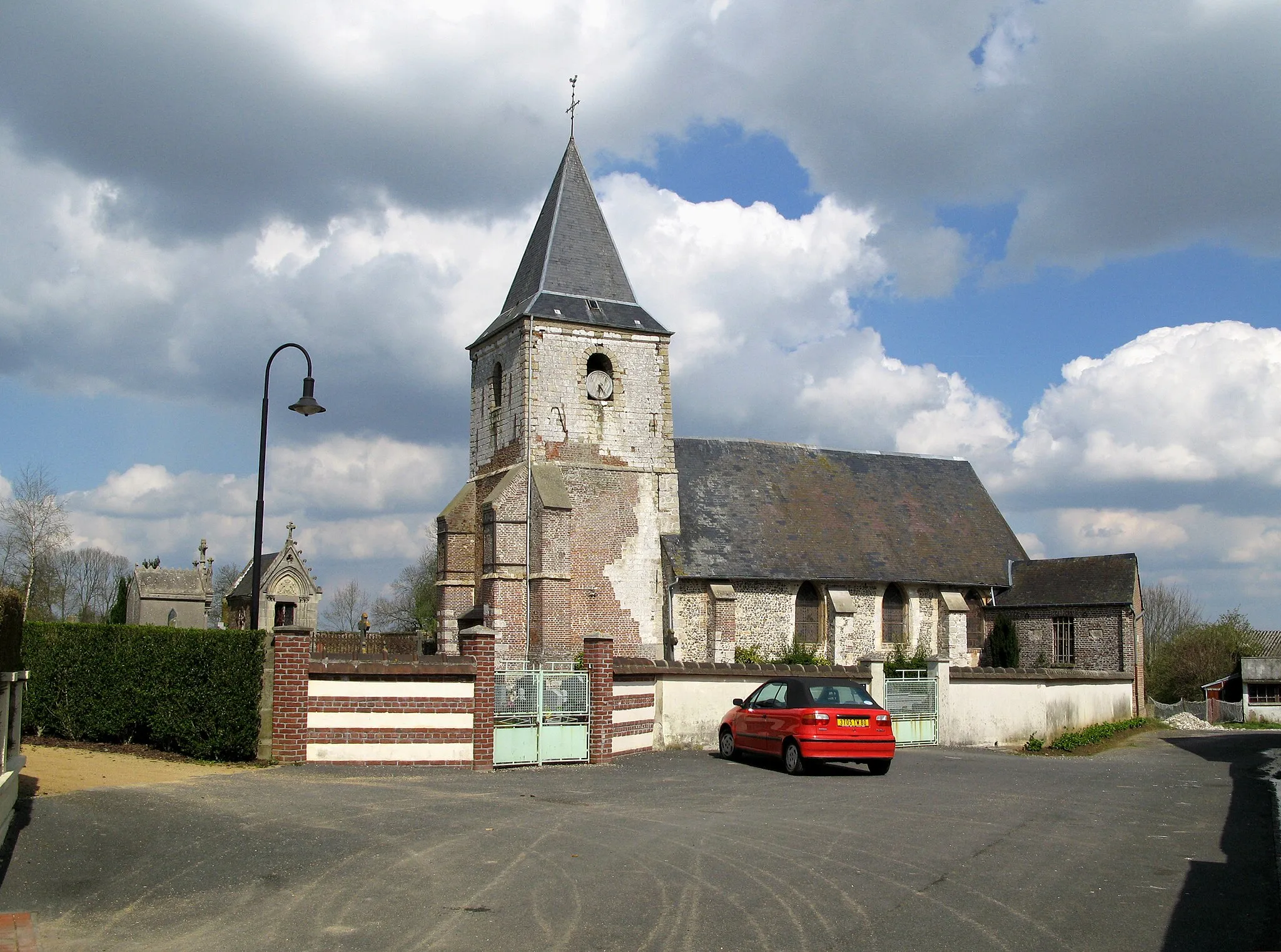 Photo showing: Ochancourt (Somme, France) -
L'église Saint-Ouen et le cimetière.

Camera location 50° 06′ 11.74″ N, 1° 36′ 38.83″ E View this and other nearby images on: OpenStreetMap 50.103260;    1.610785