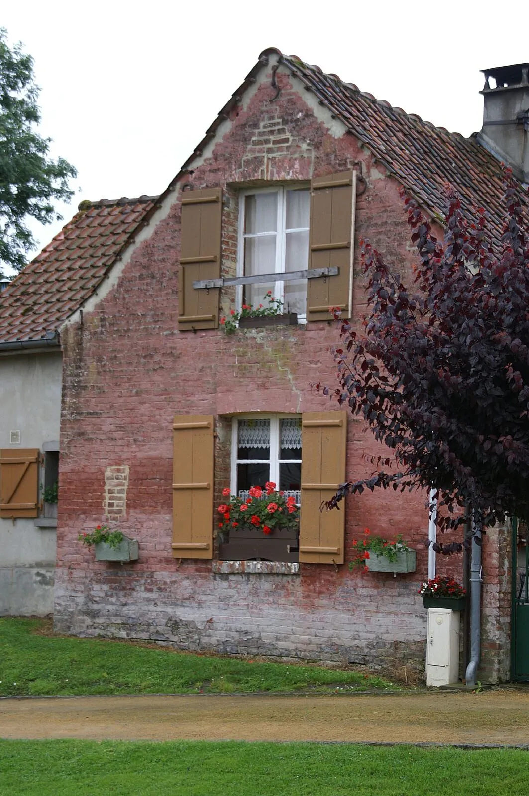 Photo showing: Ochancourt, Somme, Fr, logement locatif communal, ancienne école.