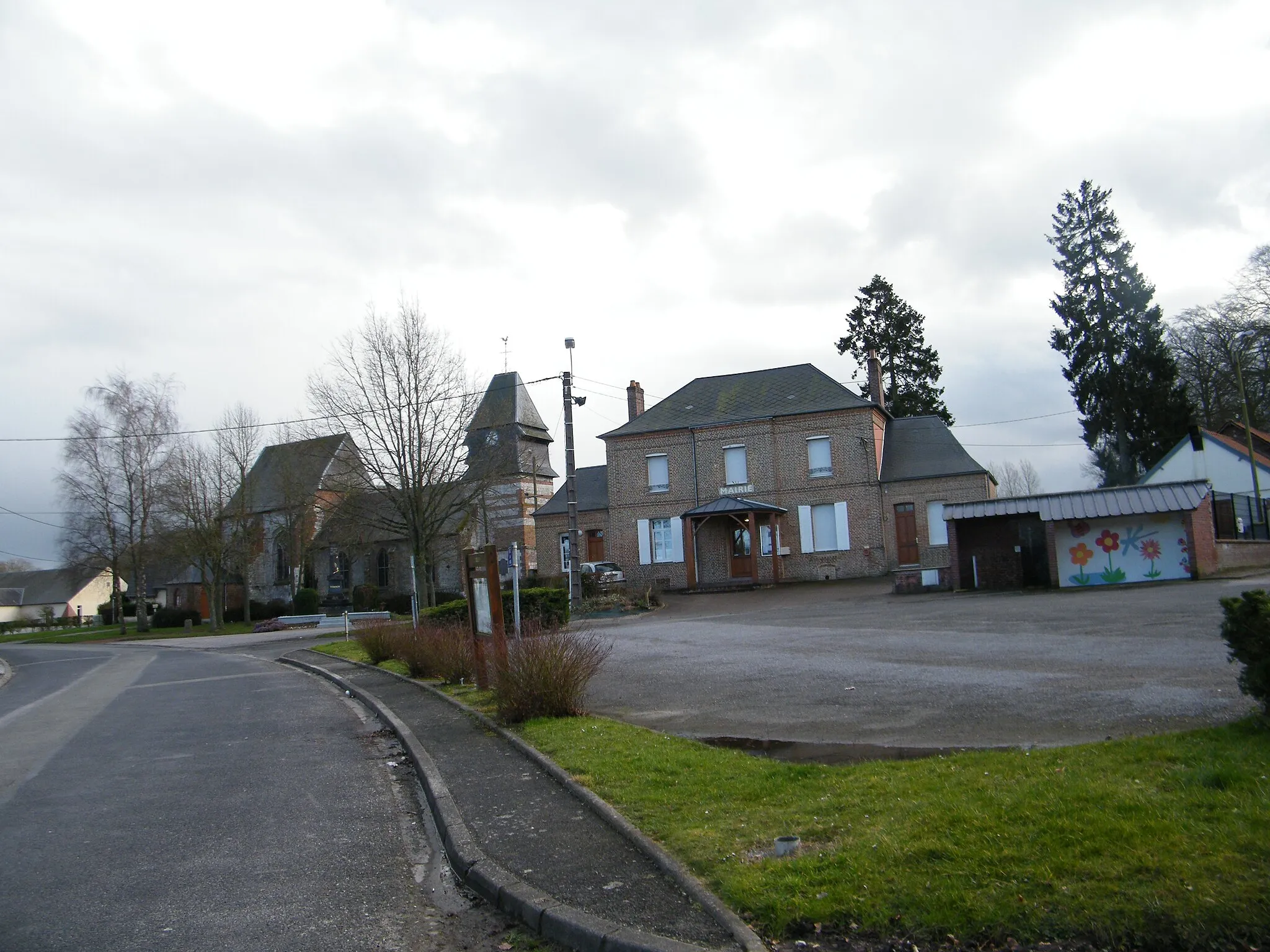 Photo showing: La mairie et l'église.