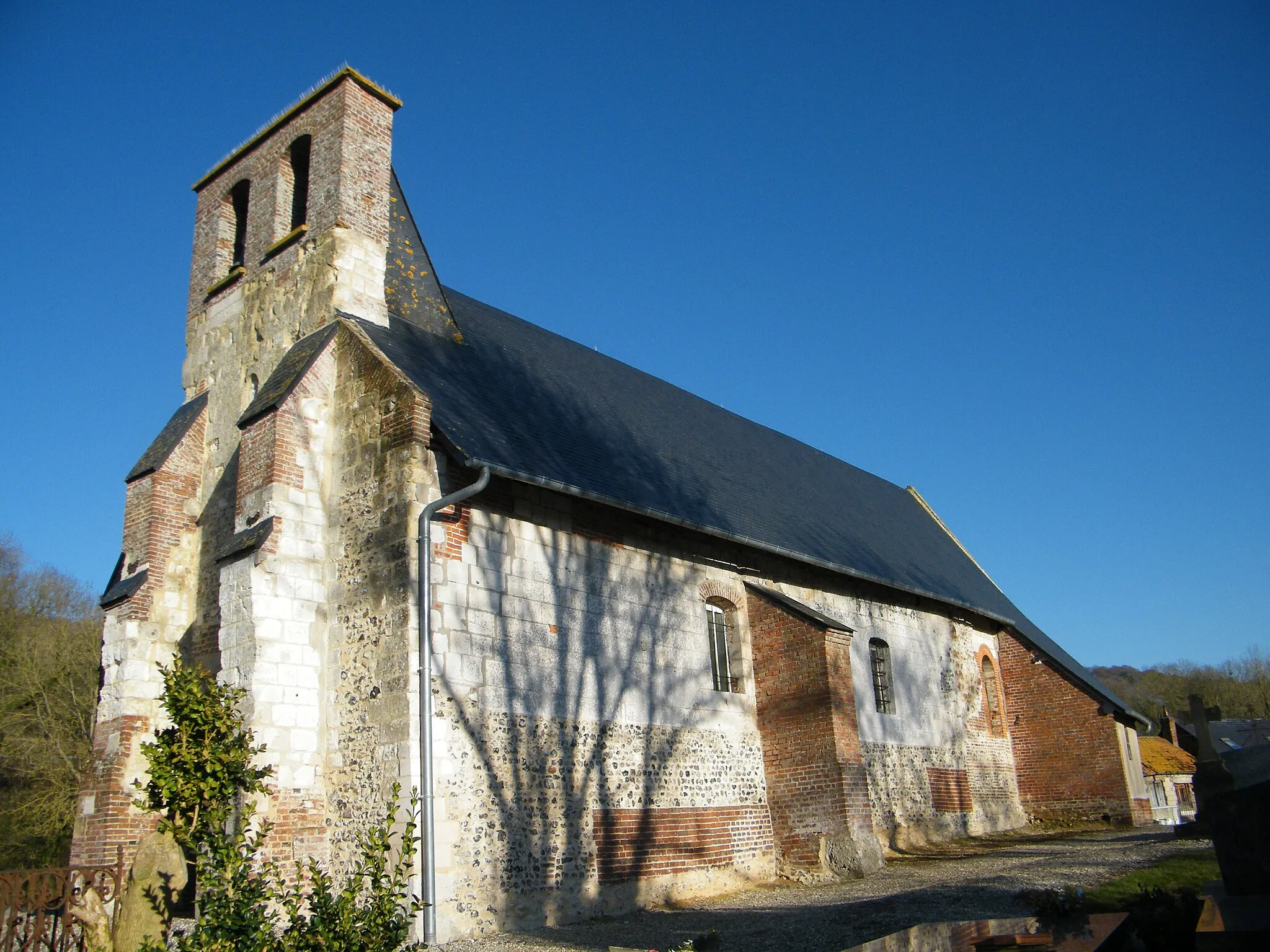 Photo showing: Bouttencourt, Monthières, Somme, Fr, cimetière, église Saint-Pierre.