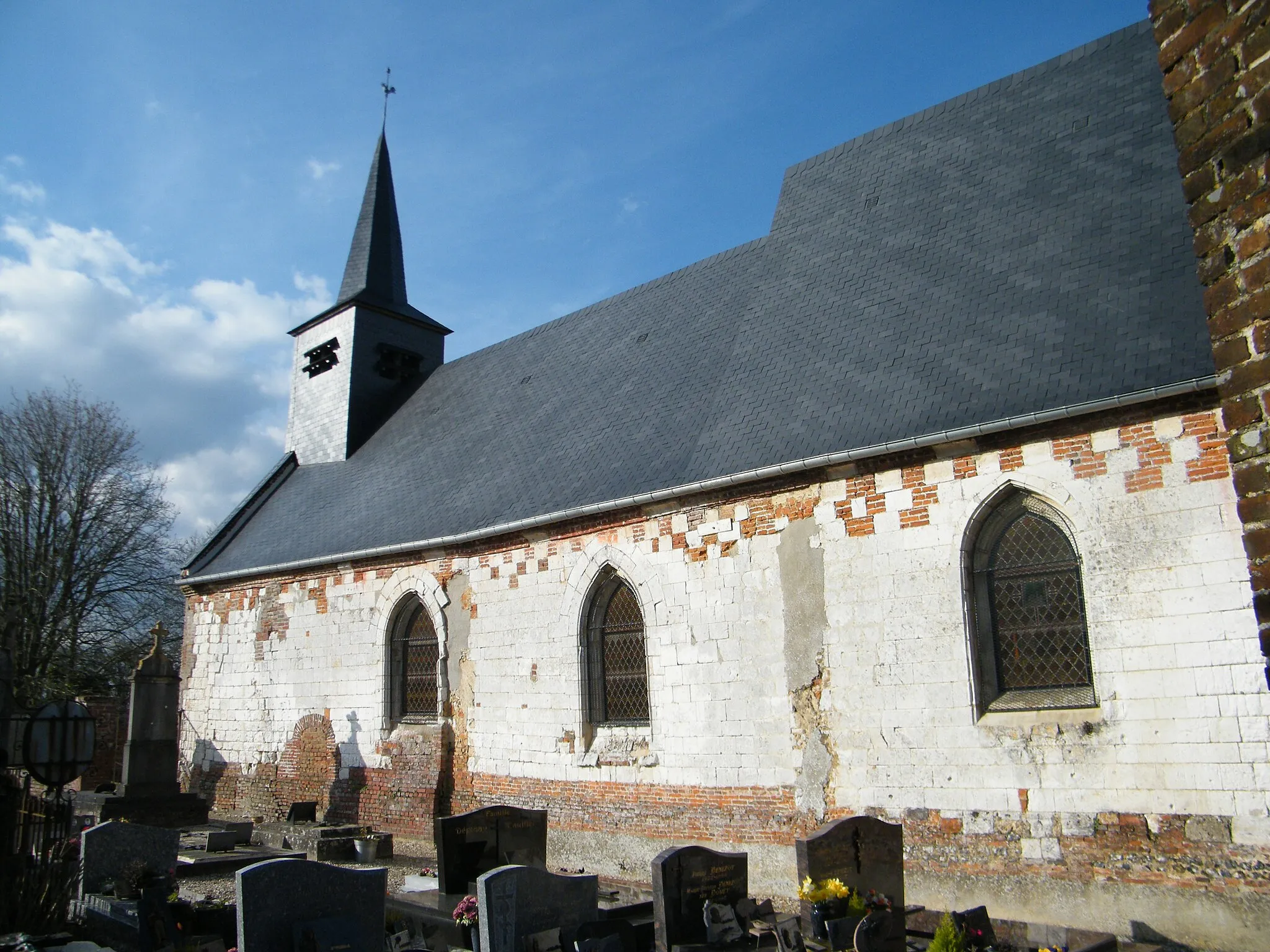 Photo showing: L'église, côté sud. Église Notre-Dame-de-la-Nativité à Framicourt.