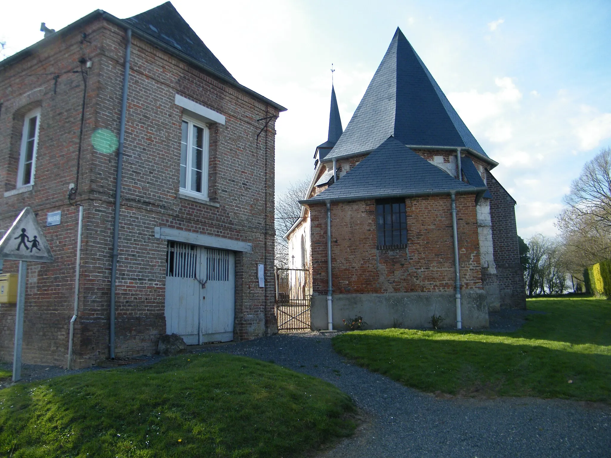 Photo showing: La mairie, face à l'église.