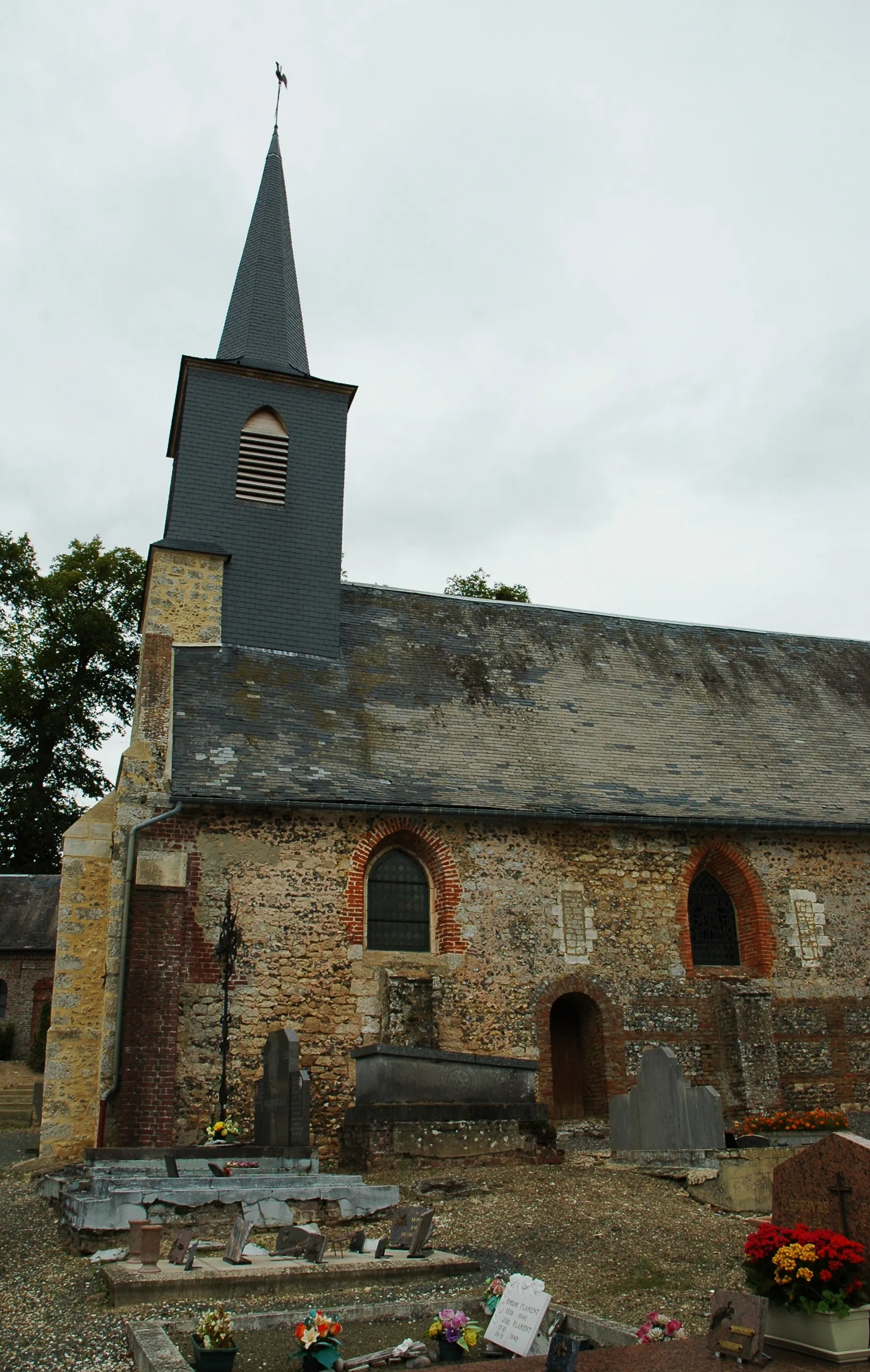 Photo showing: Tœufles (Somme, France).

L'église Saint-Valery.