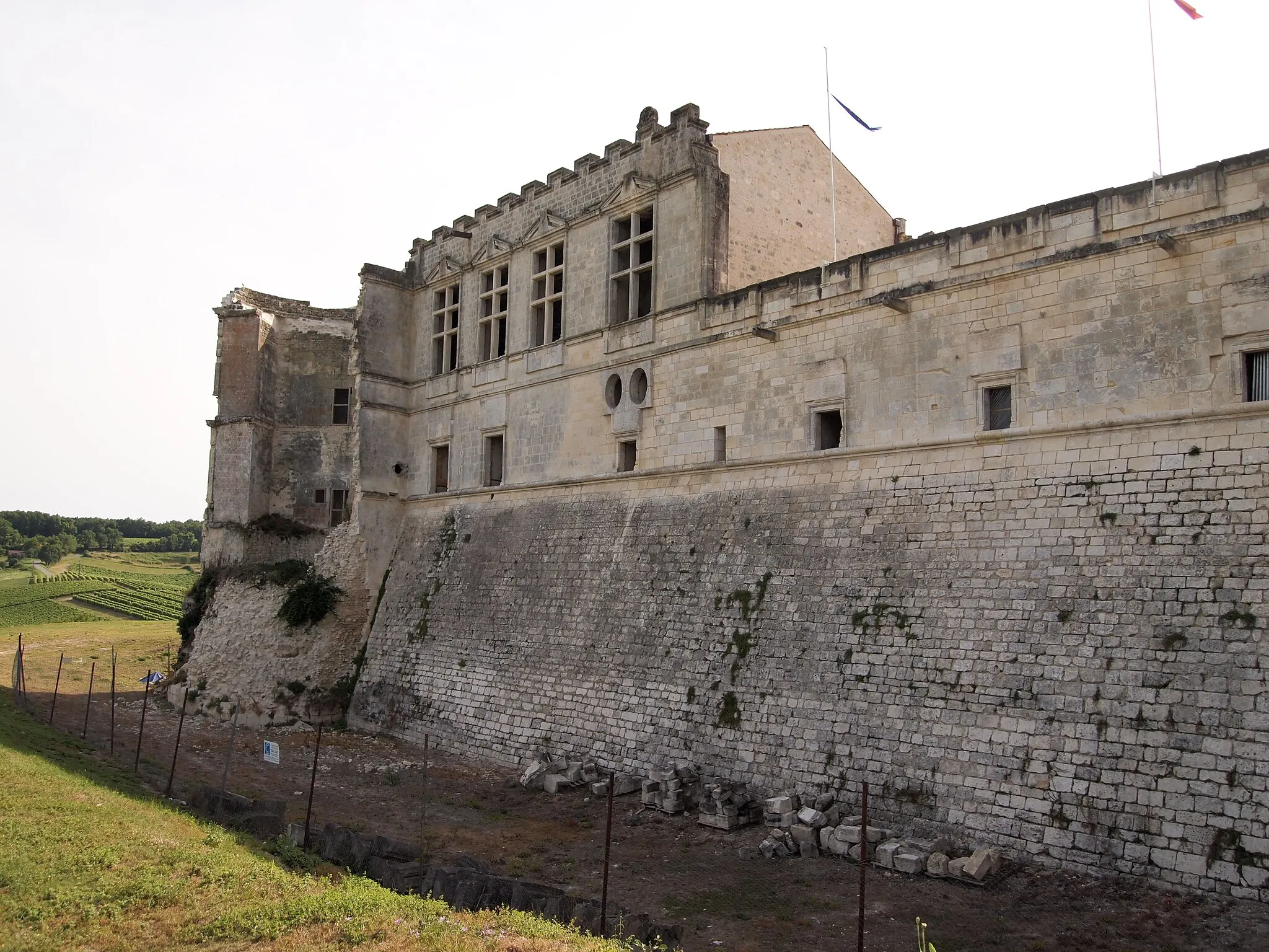 Photo showing: château de Bouteville à Bouteville en Charente (France)