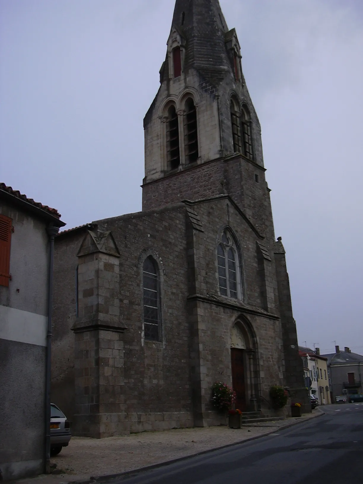Photo showing: Eglise St Hilaire de Nueil les Aubiers (Deux-Sèvres - 79) monument